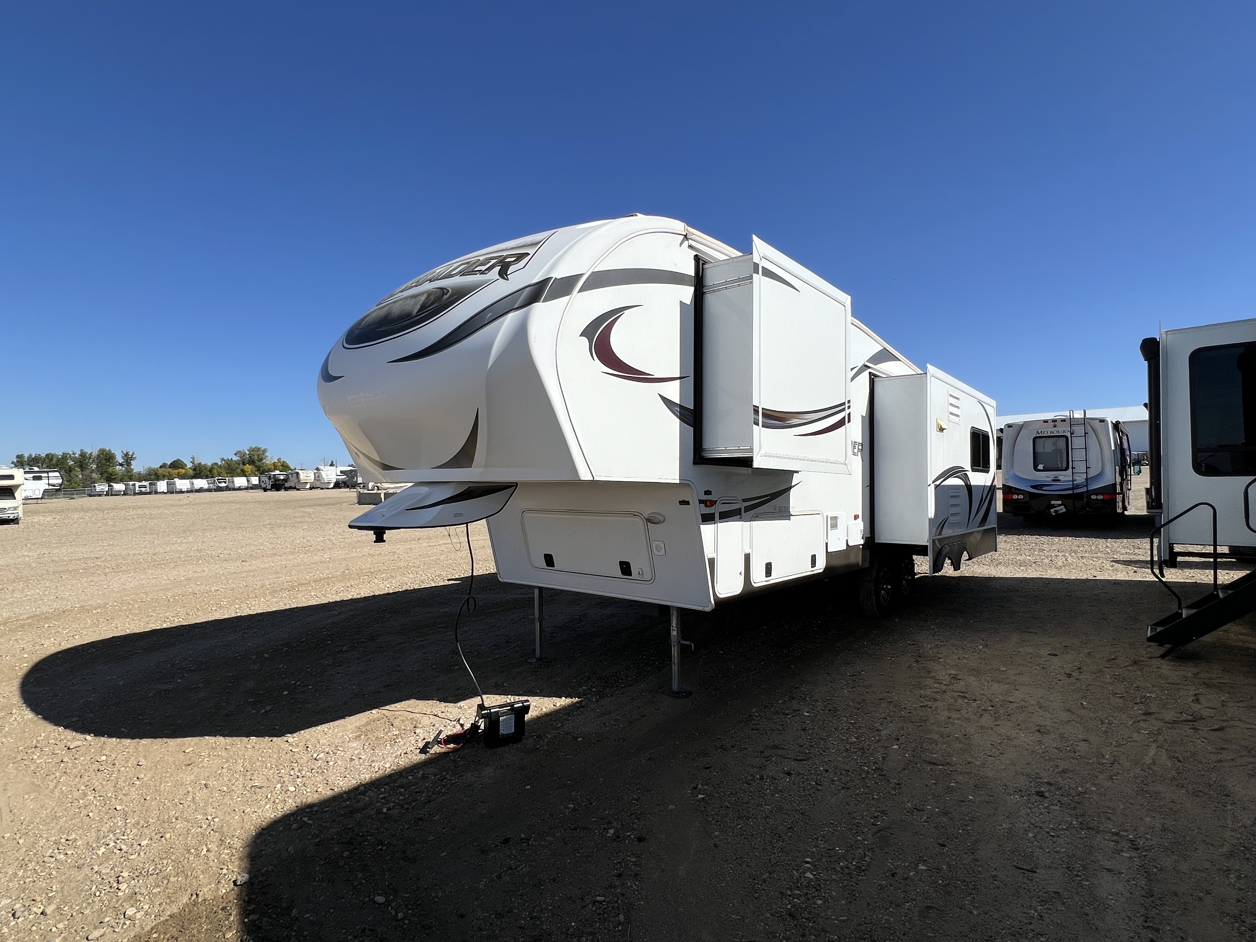 2014 Prime Time Crusader 285RET - Image 6