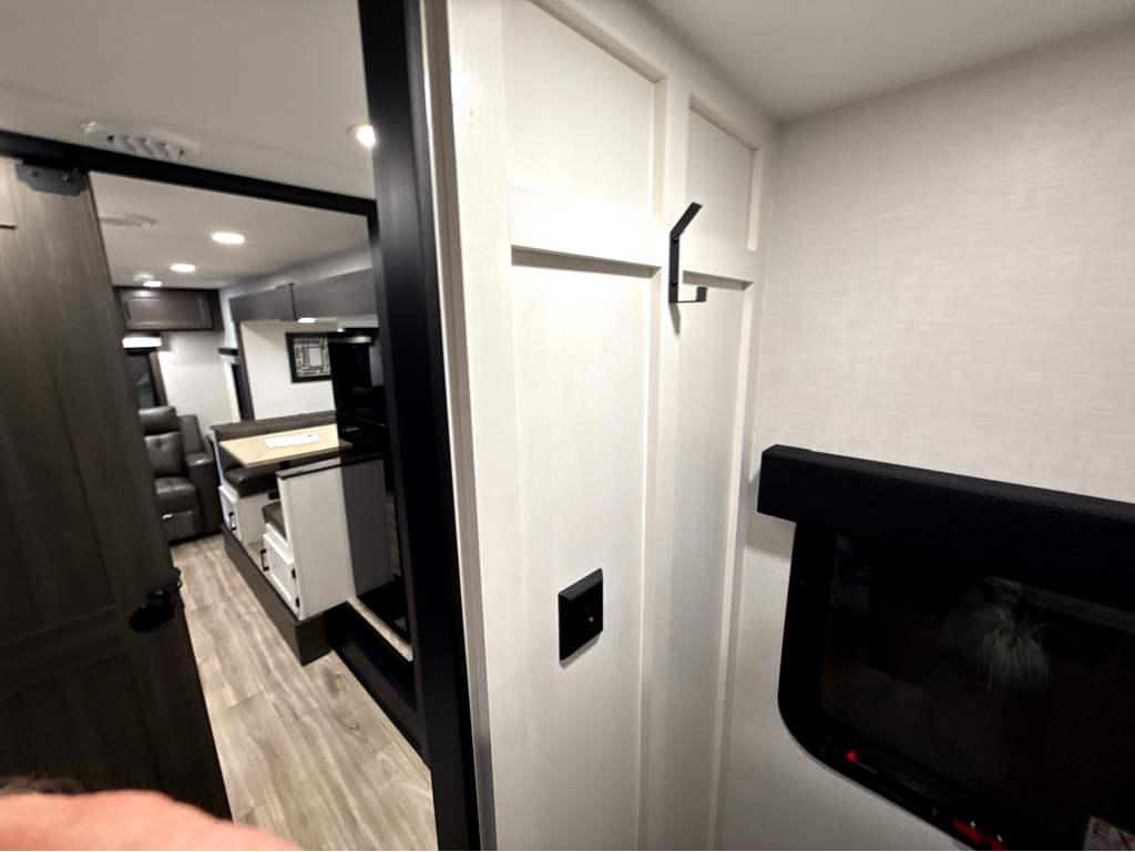 2027 VENTURE RV SPORTTREK STINGER 232VRL - Image 26