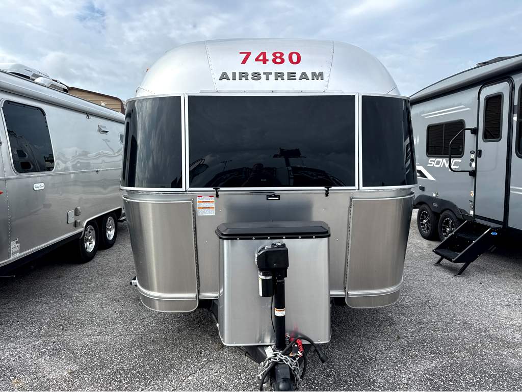 2022 AIRSTREAM CARAVEL 19CB - Image 9