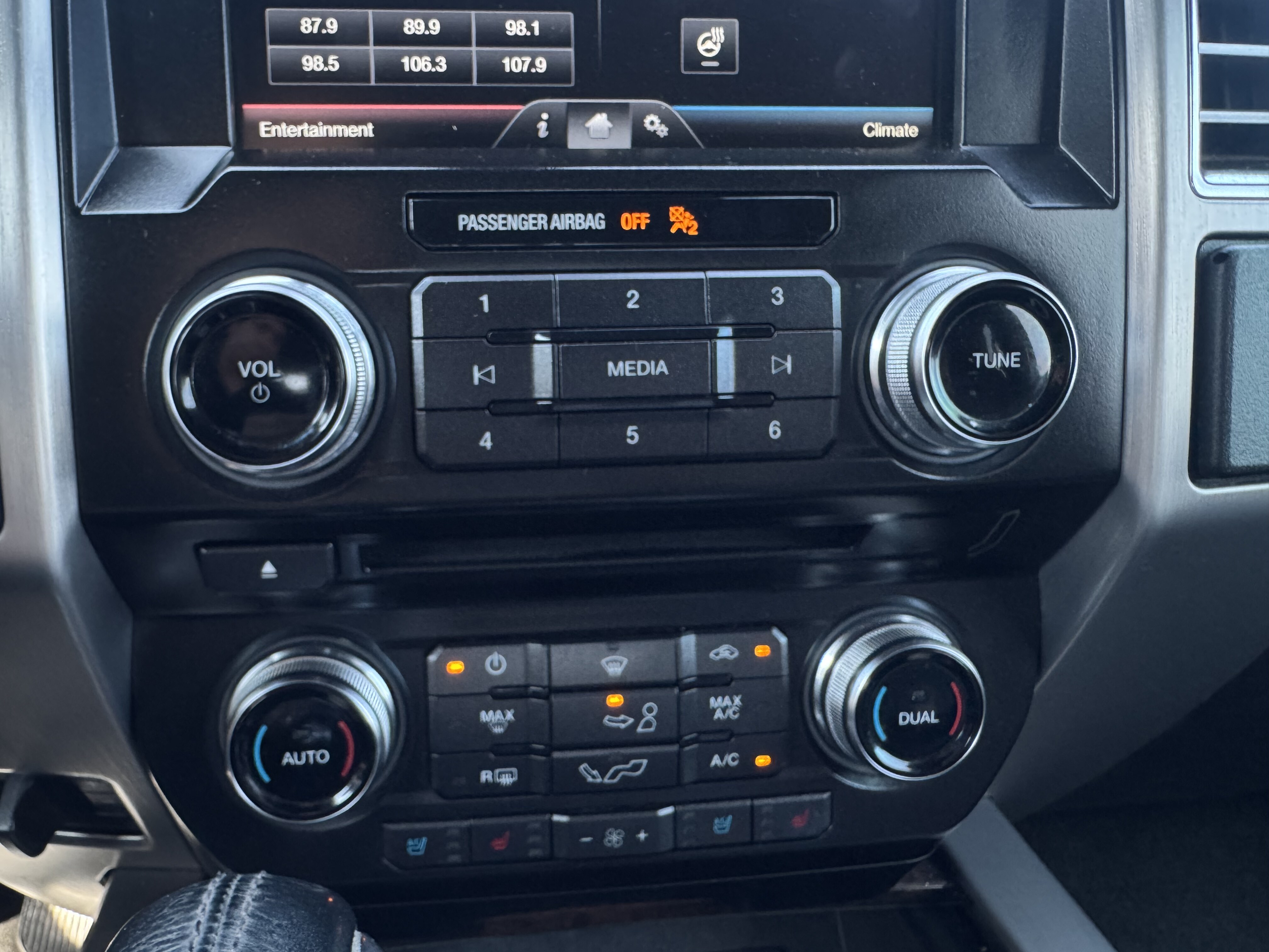 2015 Ford F150 Pickup Crew Cab Platinum 4WD - Image 22