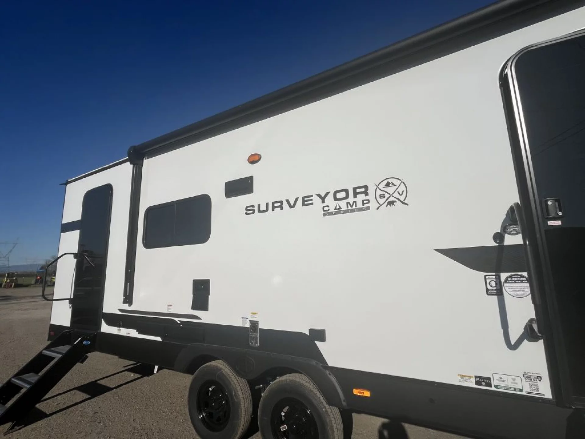 2026 FOREST RIVER SURVEYOR LEGEND 27 CAMP - Image 3