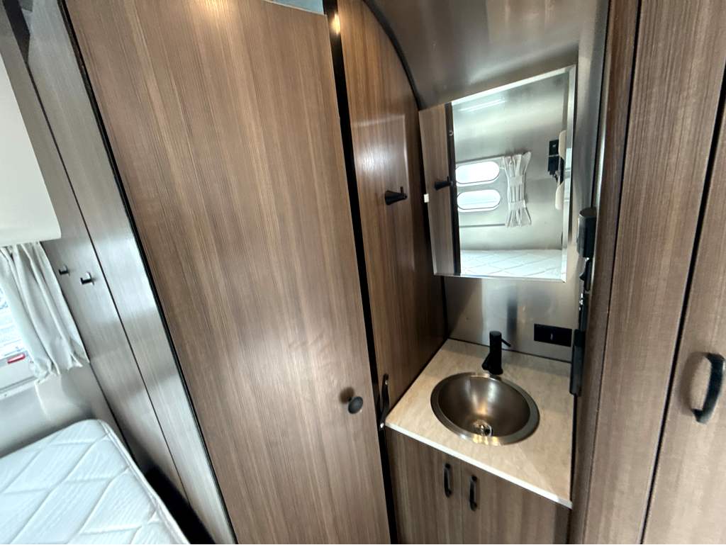 2022 AIRSTREAM CARAVEL 19CB - Image 31