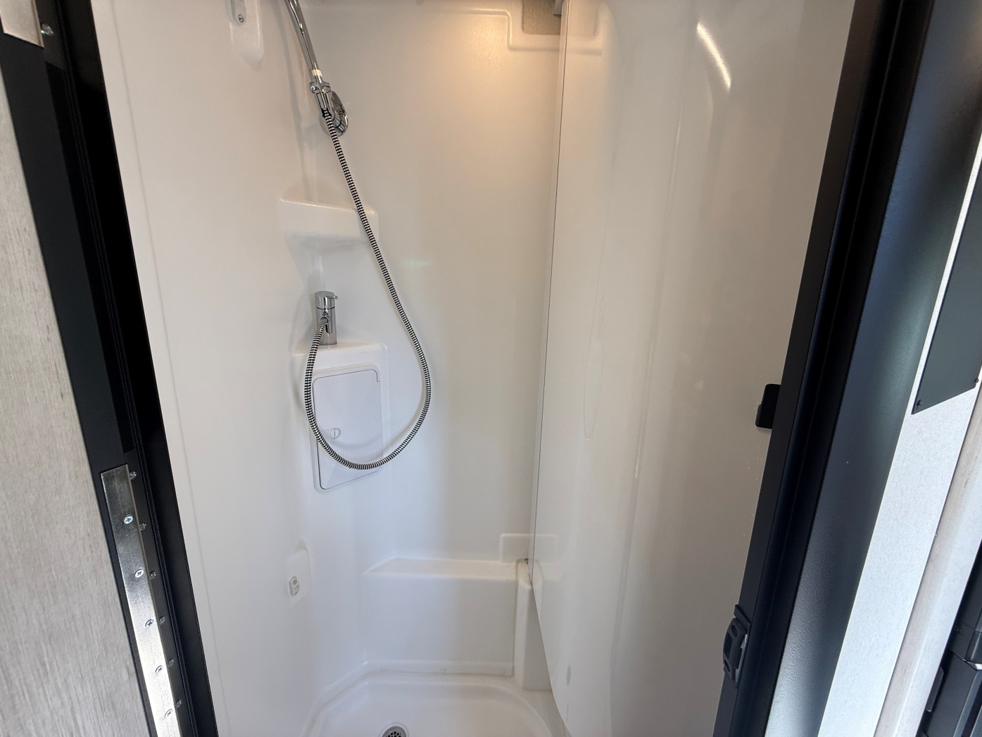 2027 Winnebago Elora 19DC - Image 19