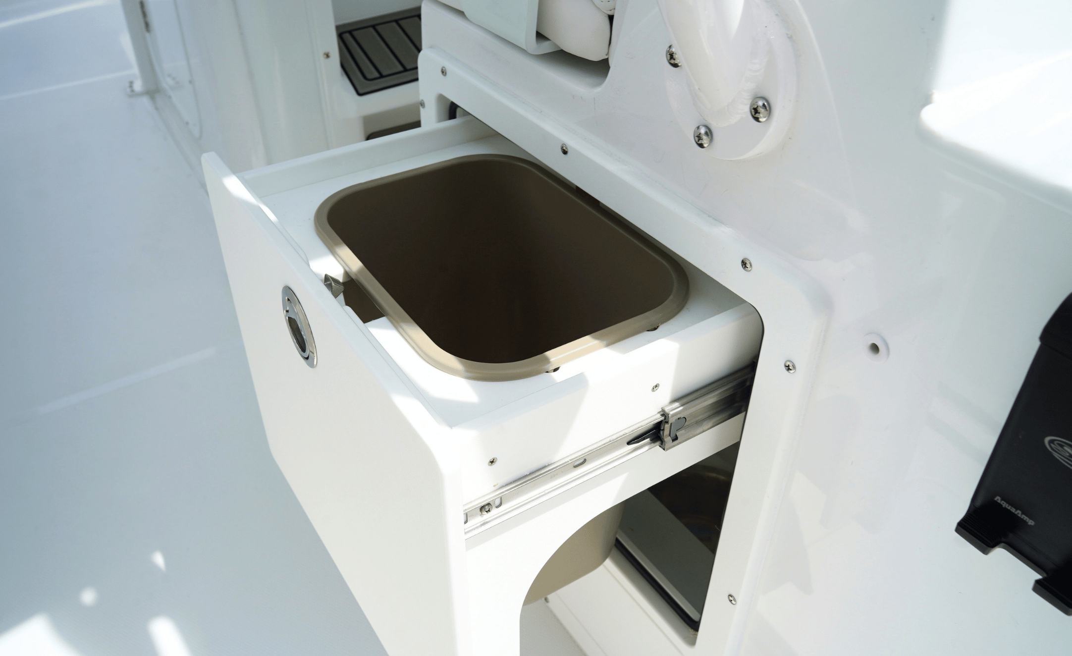 2027 SEA HUNT ULTRA 305SE - Image 36