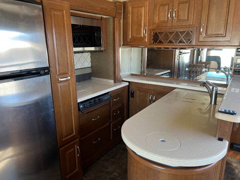 2014 Thor Motor Coach Challenger 37GT - Image 8