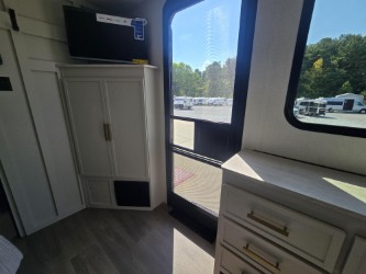 2027 VENTURE RV STRATUS 282VFD - Image 23