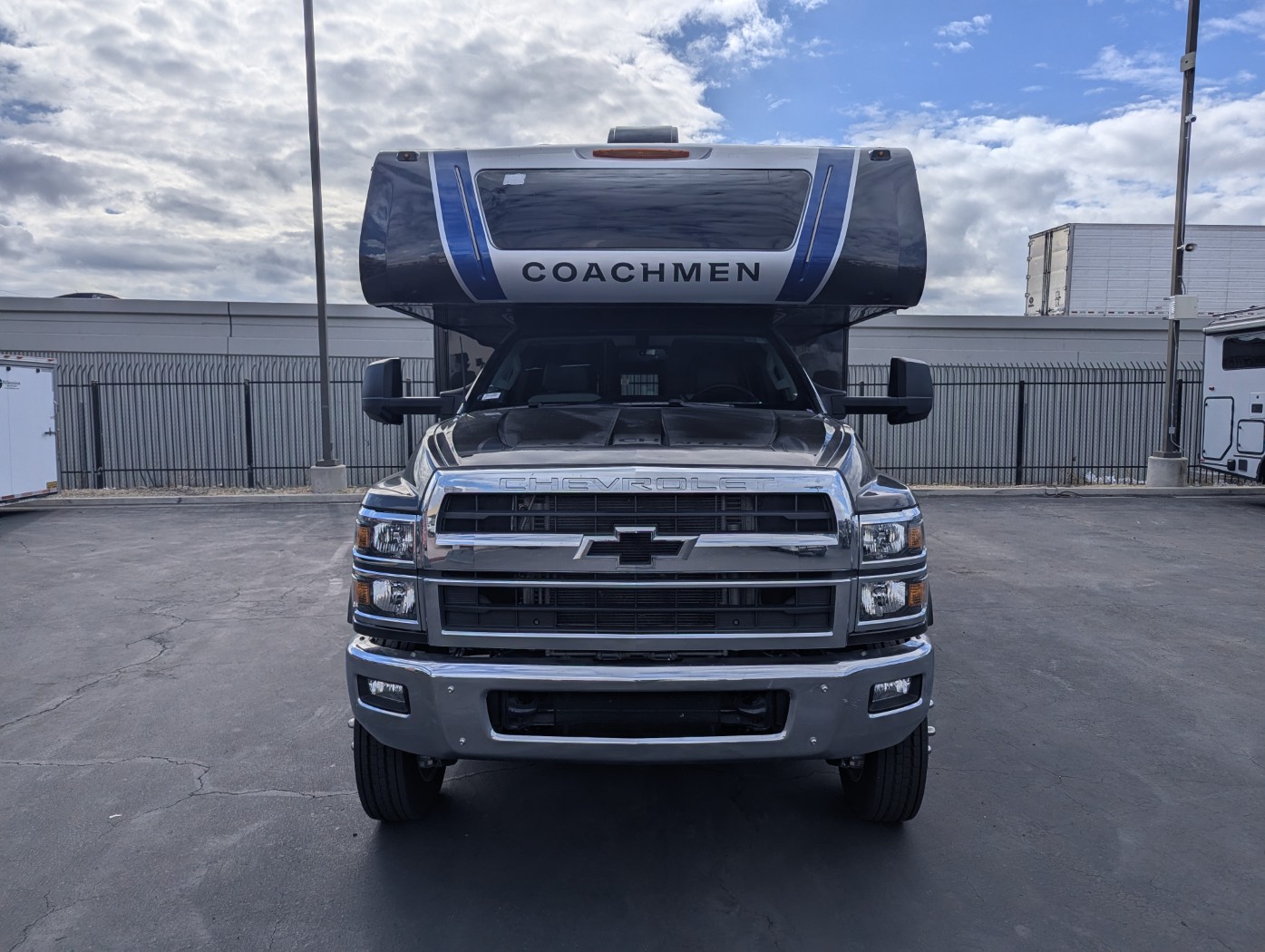 2026 Coachmen Entourage 330DS - Image 2