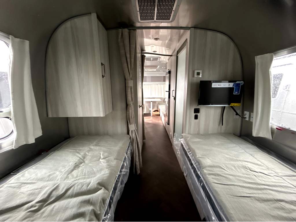 2027 Airstream International 25FB - Image 30