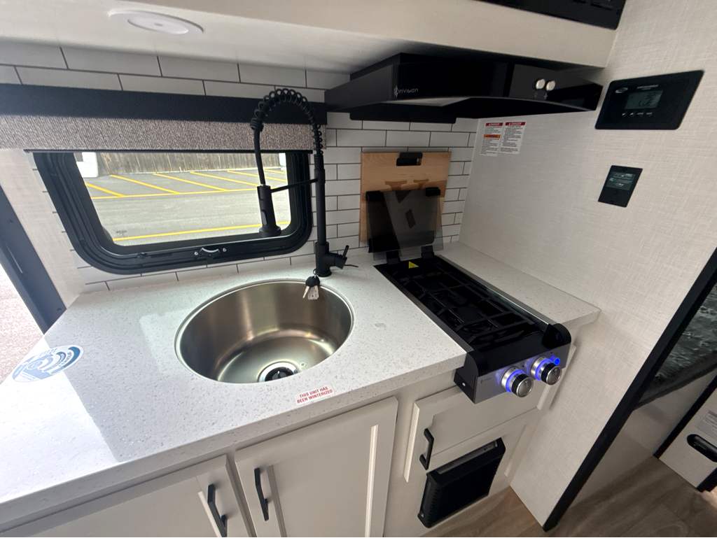 2026 VENTURE RV SPORTTREK STINGER 161VUD - Image 20
