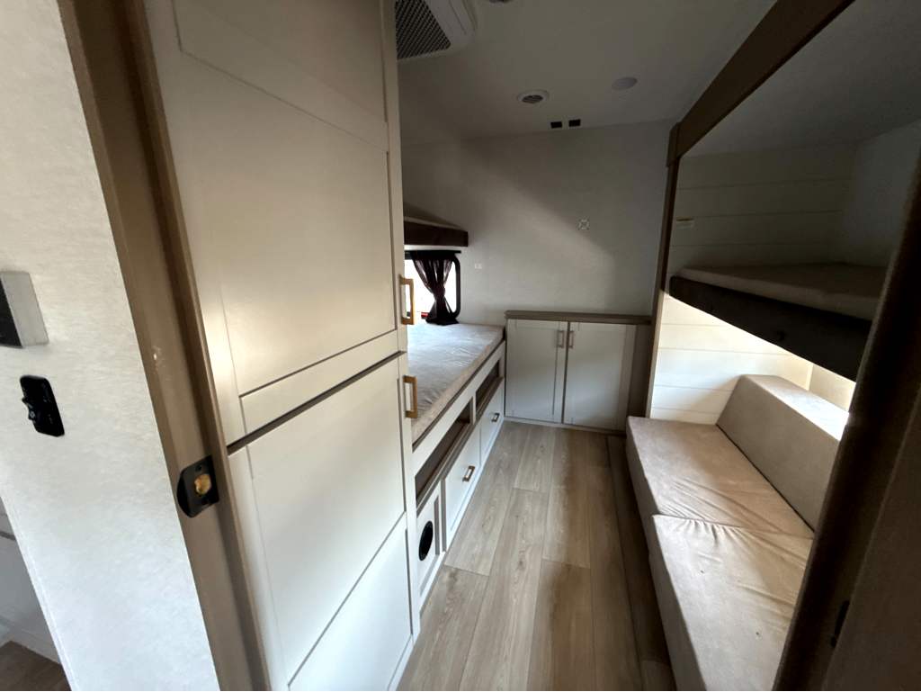 2027 JAYCO JAY FLIGHT 333BTS - Image 18