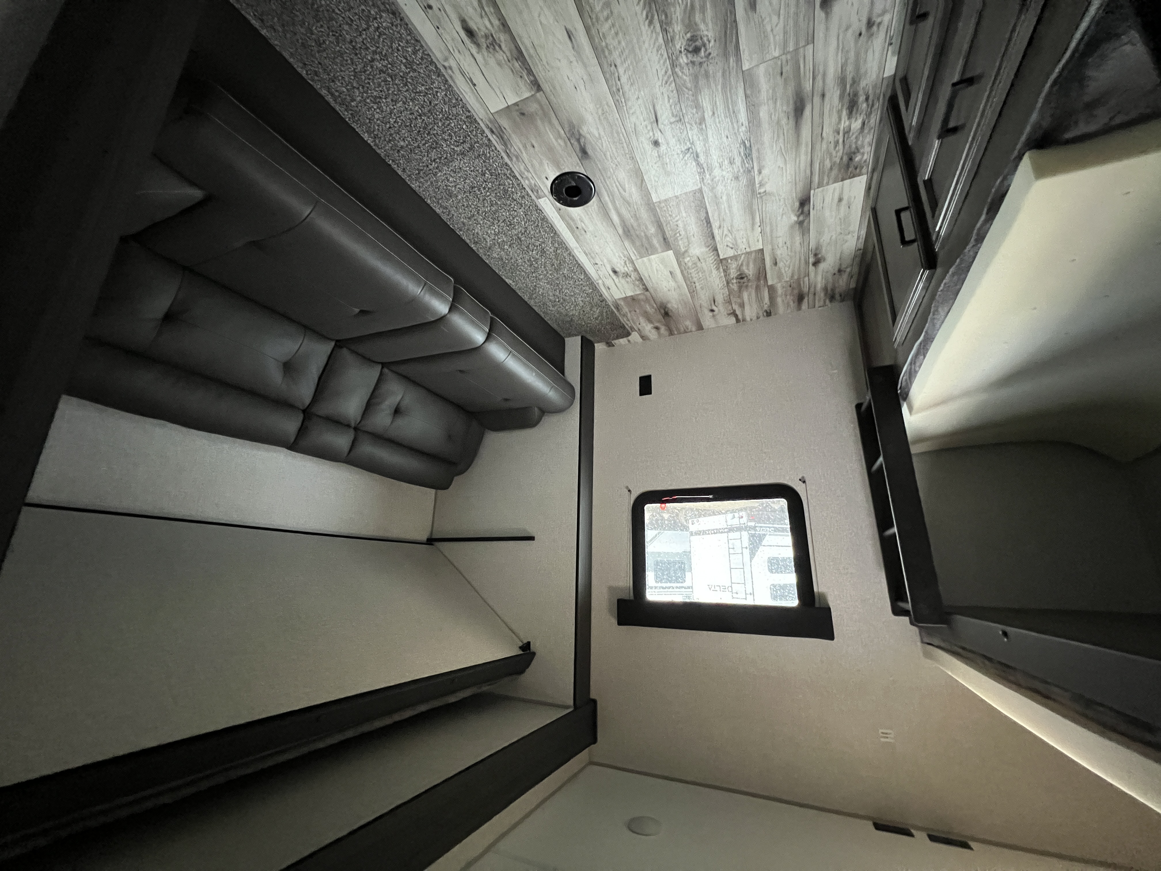 2022 VENTURE RV SPORTREK 327VIK - Image 31
