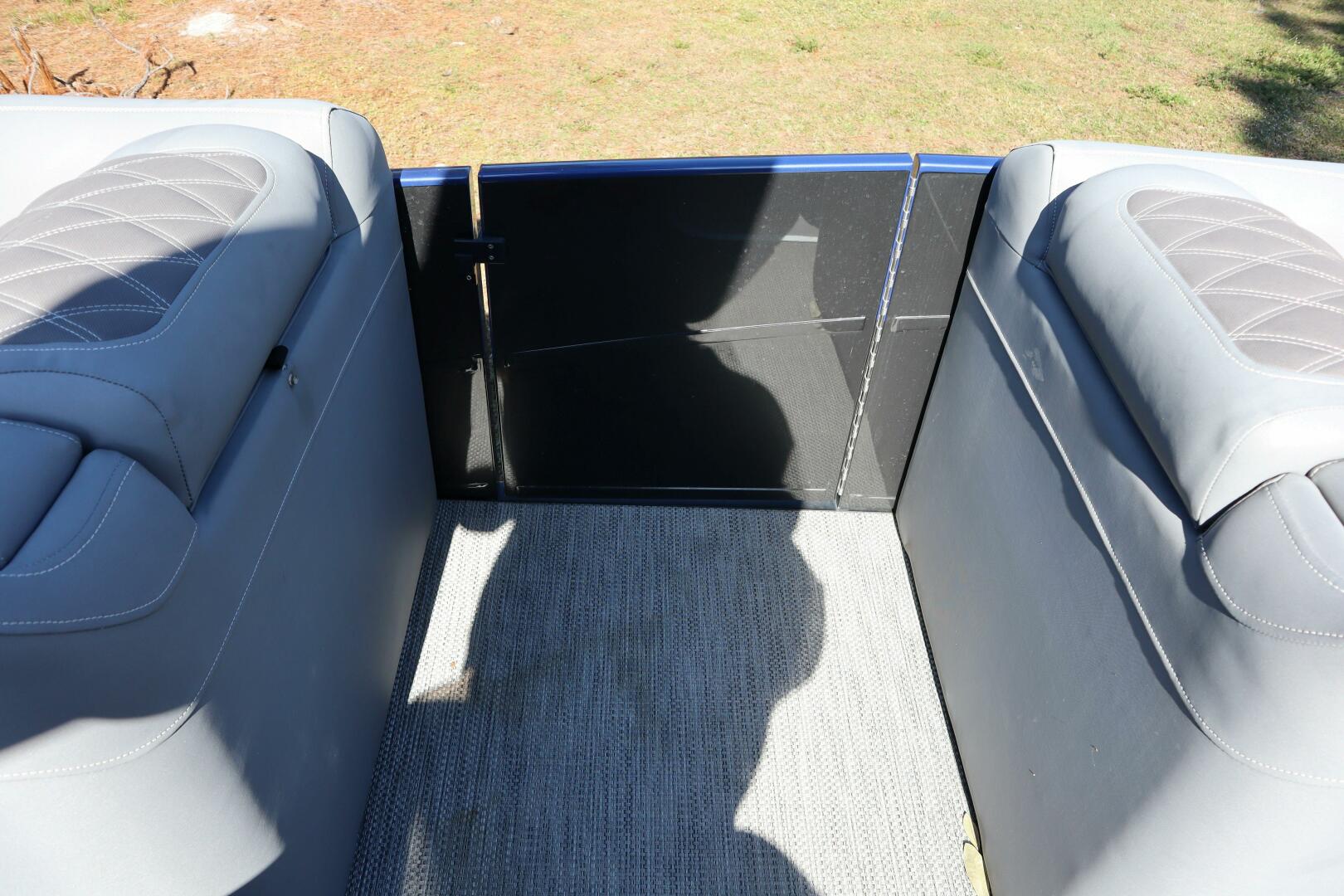2021 Bennington RX25 Sport - Image 23