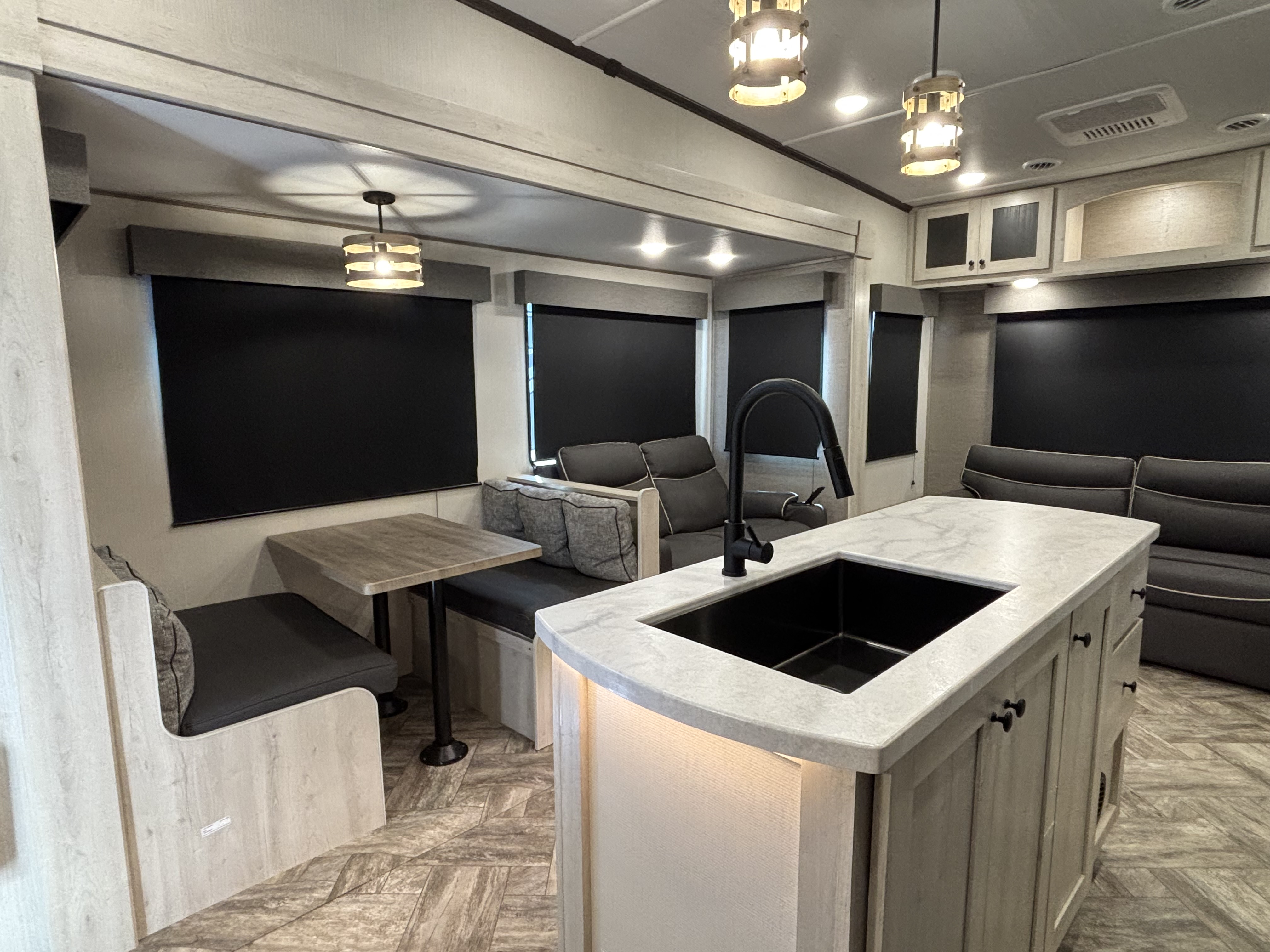 2023 Forest River Wildcat 290RLW - Image 10