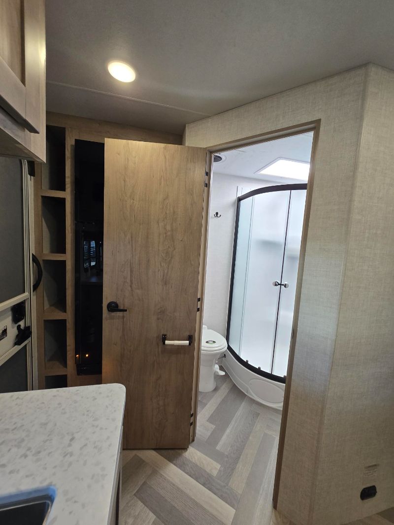 2026 Ember RV E-Series 18FBE - Image 20