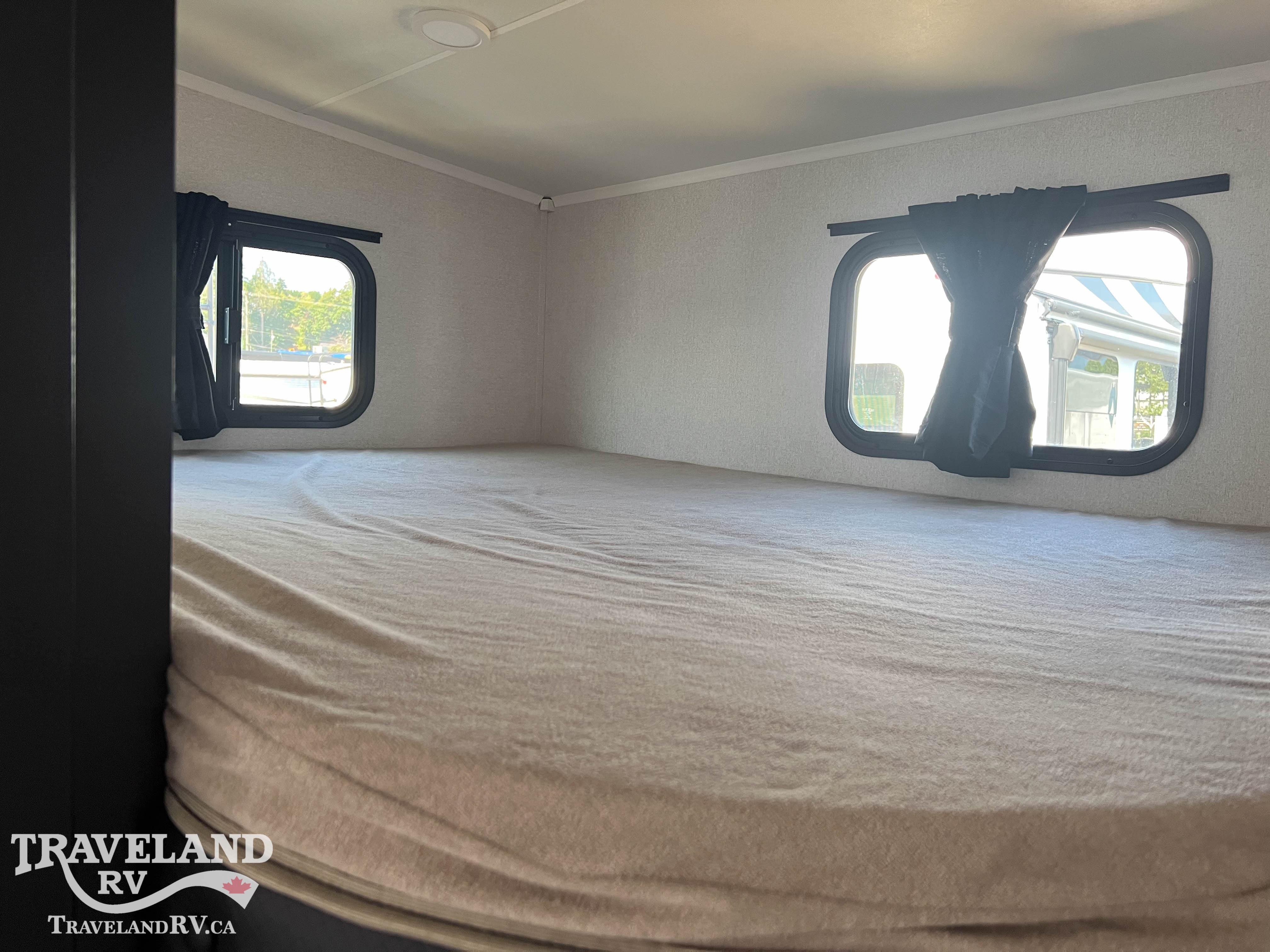 2027 Highland Ridge Roamer Light Duty 28DBSS - Image 23