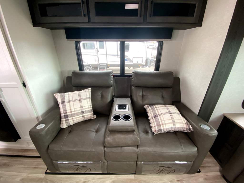 2026 VENTURE RV SPORTTREK 333VMI - Image 16