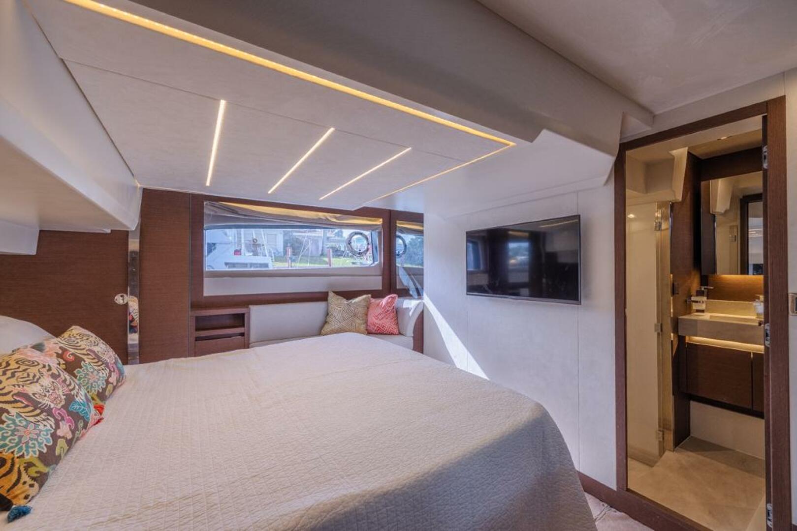 2021 Prestige 520 Flybridge - Image 54