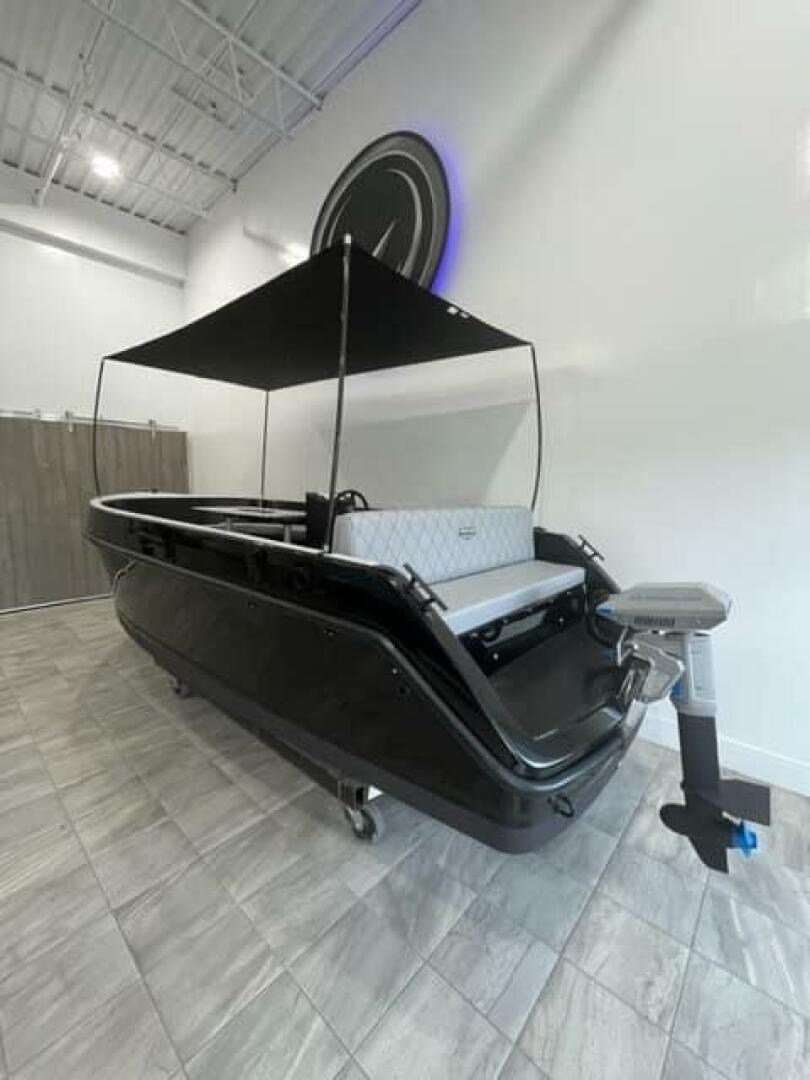 2024 Vision WX Tritoon - Image 98