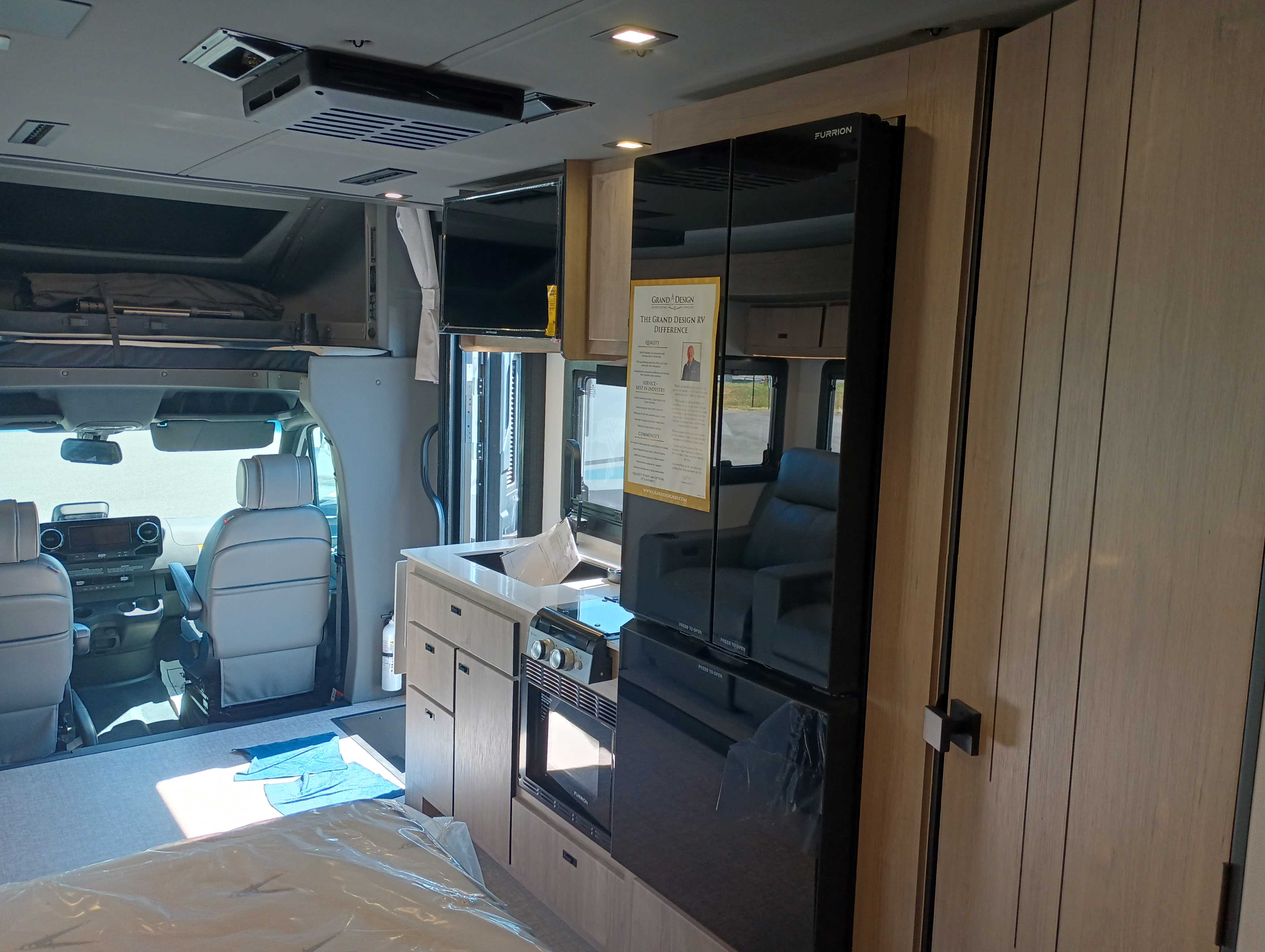 2027 Grand Design Lineage Series M 25FW - Image 12