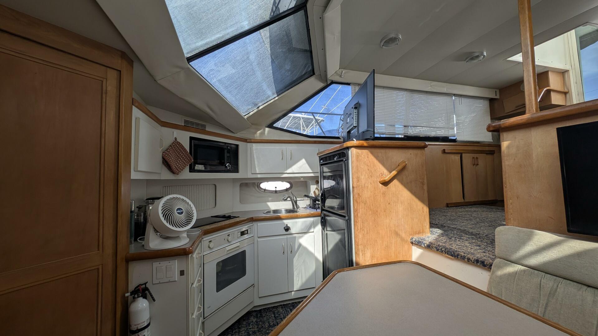 1994 Carver 370 AFT CABIN - Image 24