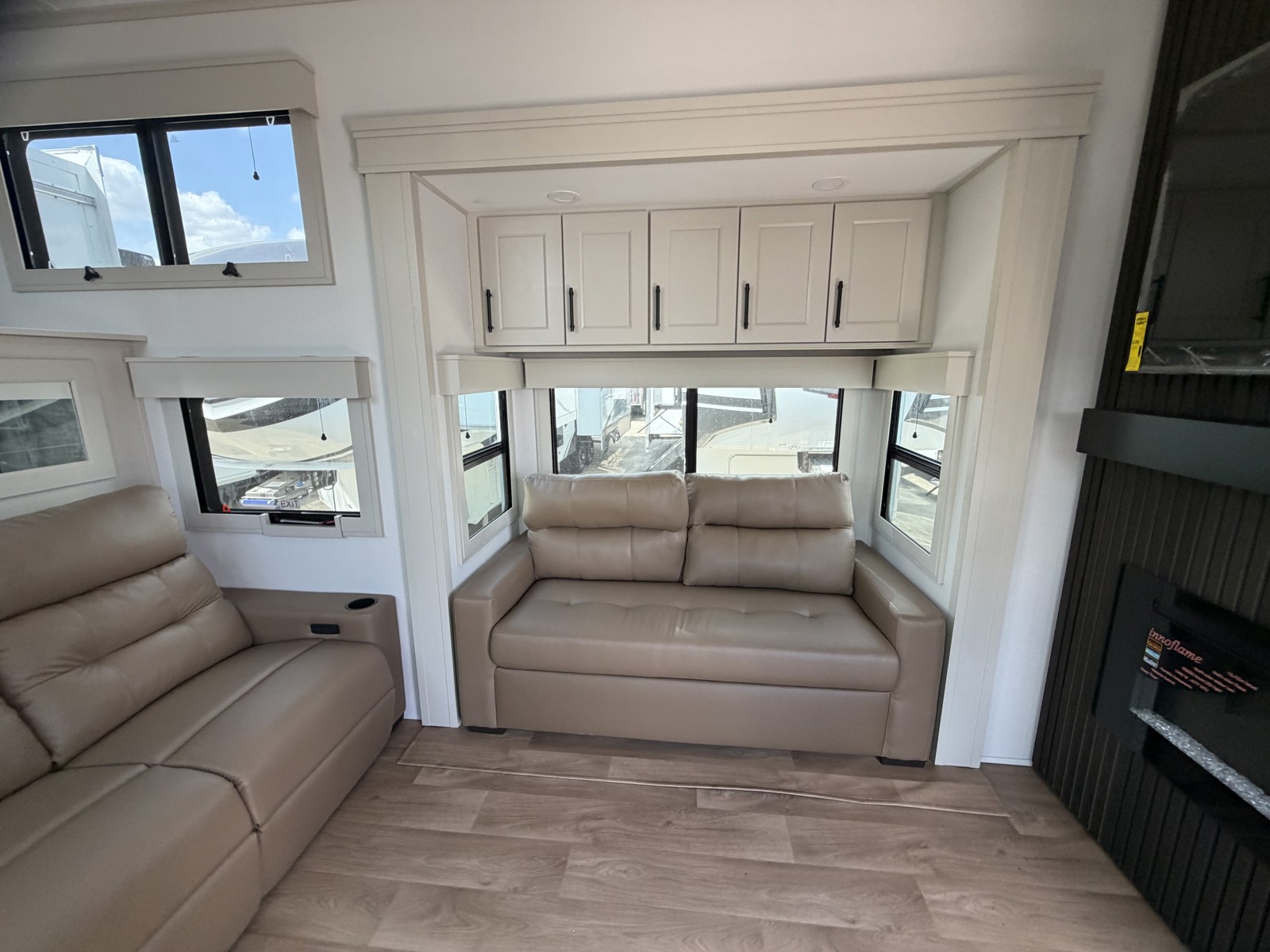 2026 GRAND DESIGN 390RK - Image 15