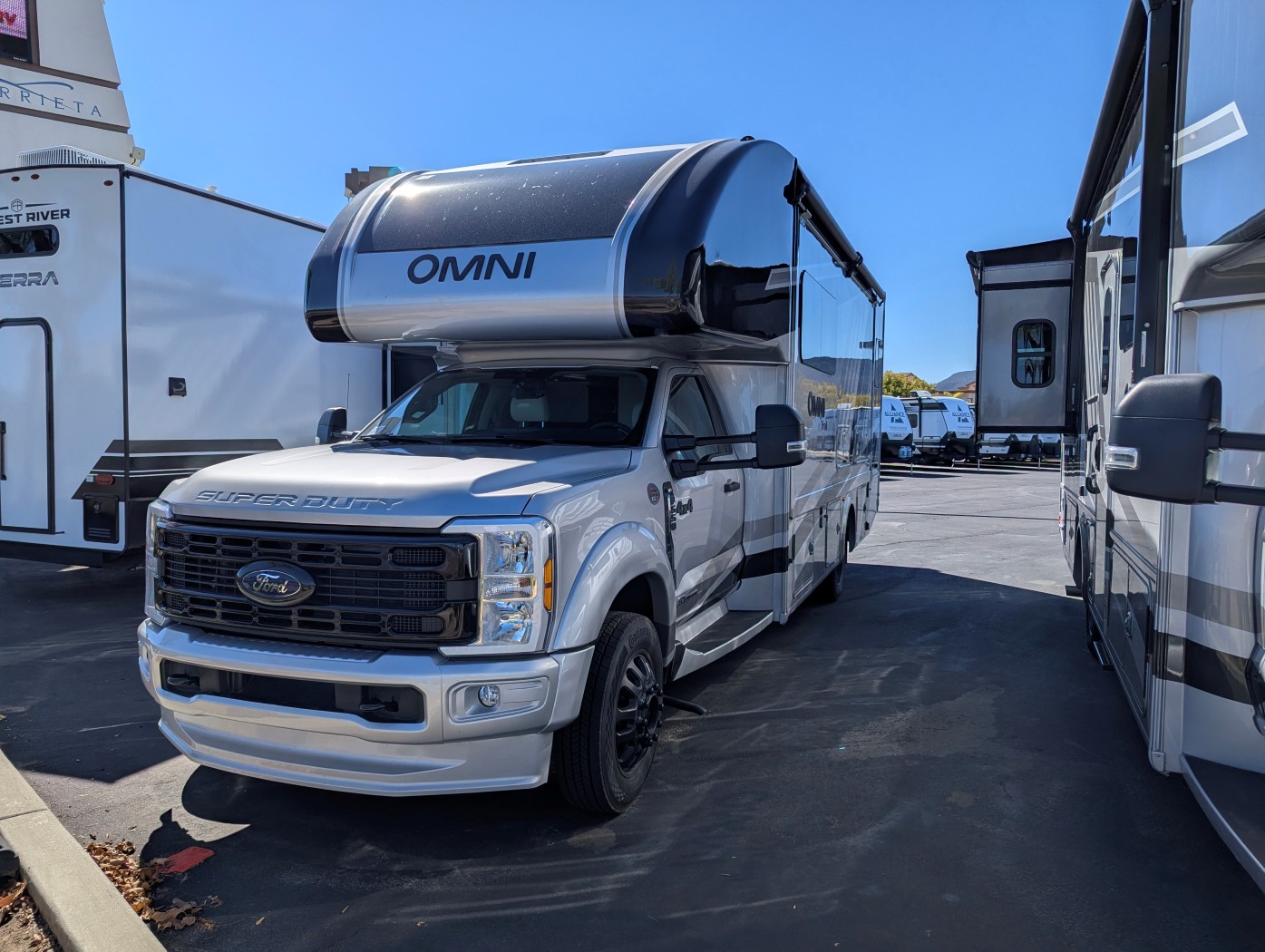 2026 Thor Motor Coach Omni Trail S29 - Image 3