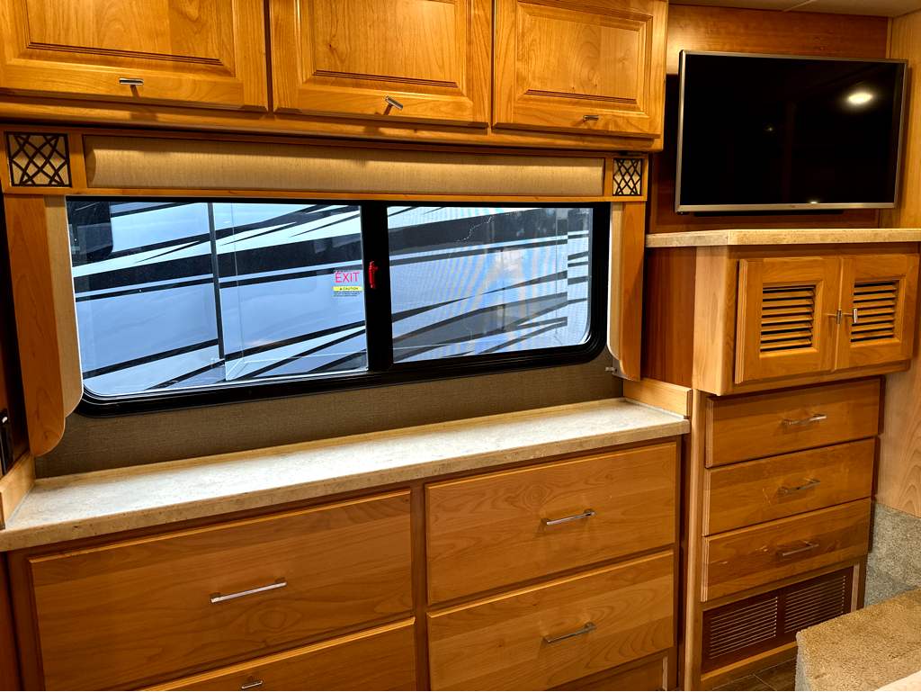 2018 TIFFIN ALLEGRO BREEZE 33 BR - Image 16