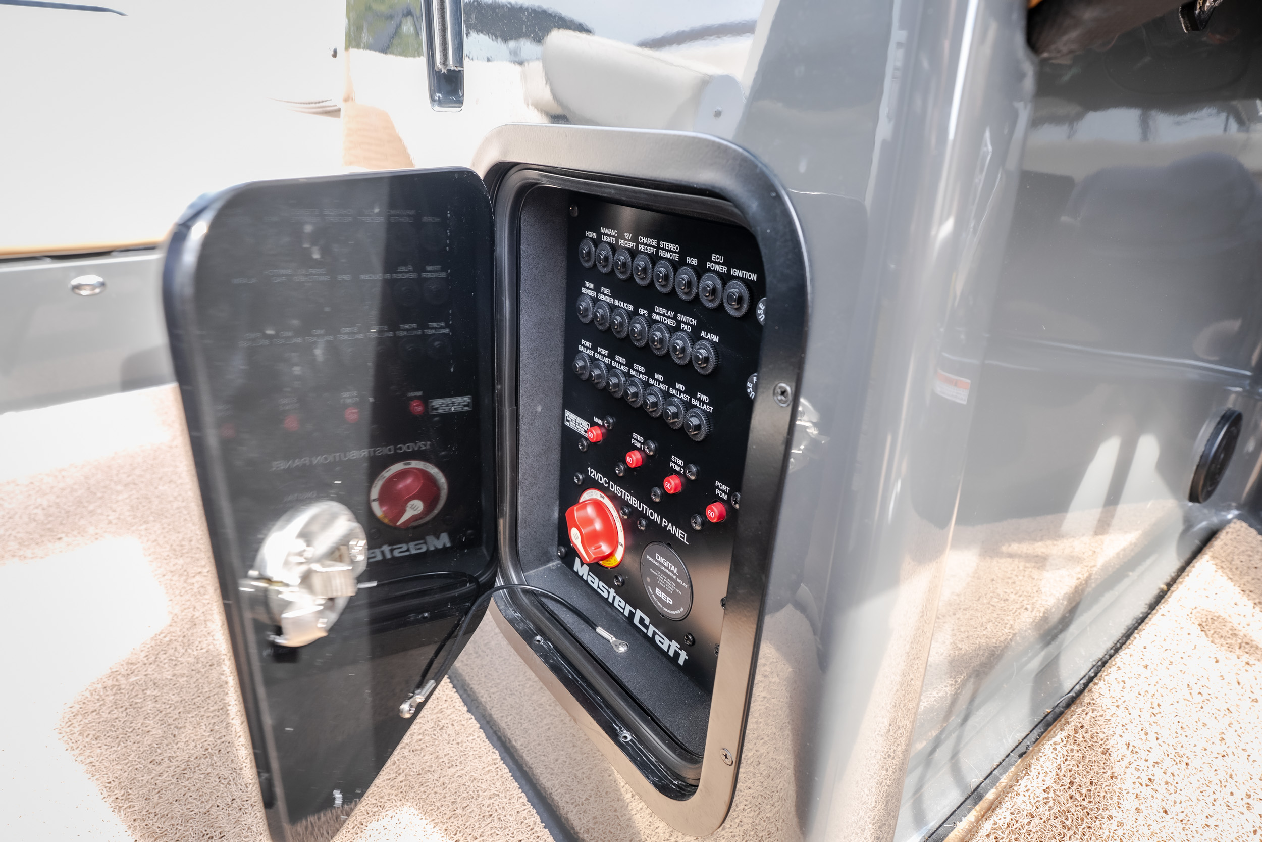 2021 MasterCraft X24 - Image 23