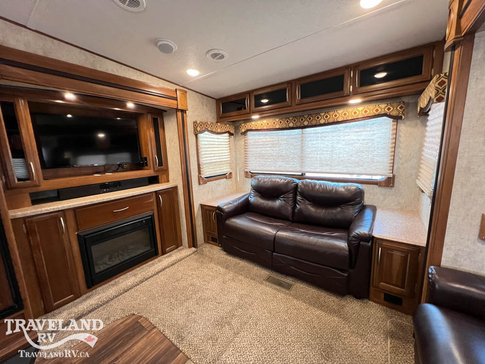 2015 Prime Time Crusader 295RST - Image 17