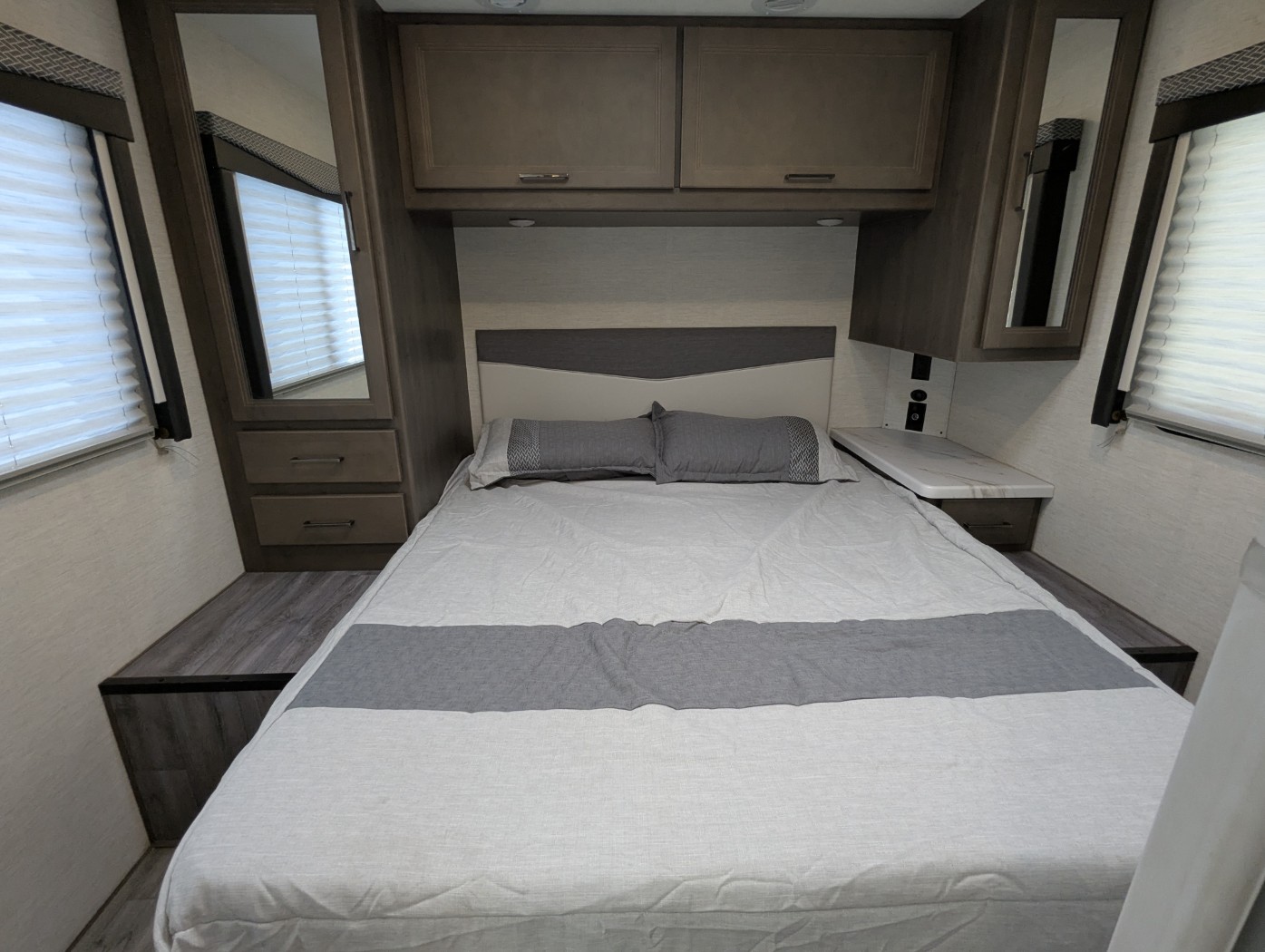2025 Thor Motor Coach Four Winds 31MV - Image 23