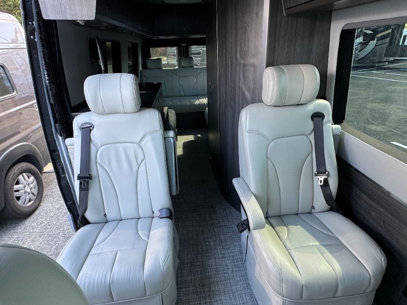 2023 Grech RV Strada-ion AWD Lounge - Image 5