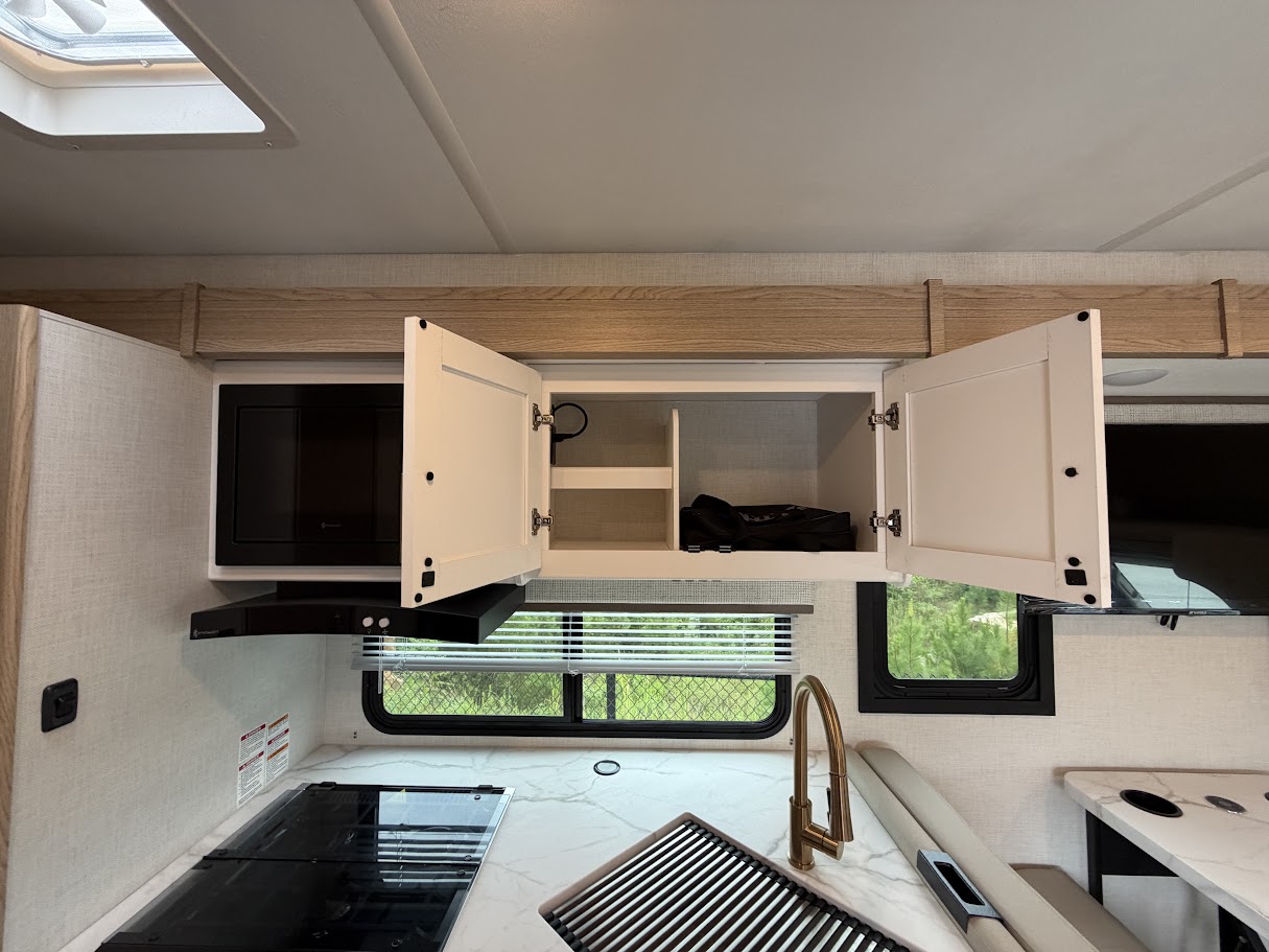 2027 THOR MOTOR COACH MAGNITUDE GA31 - Image 24