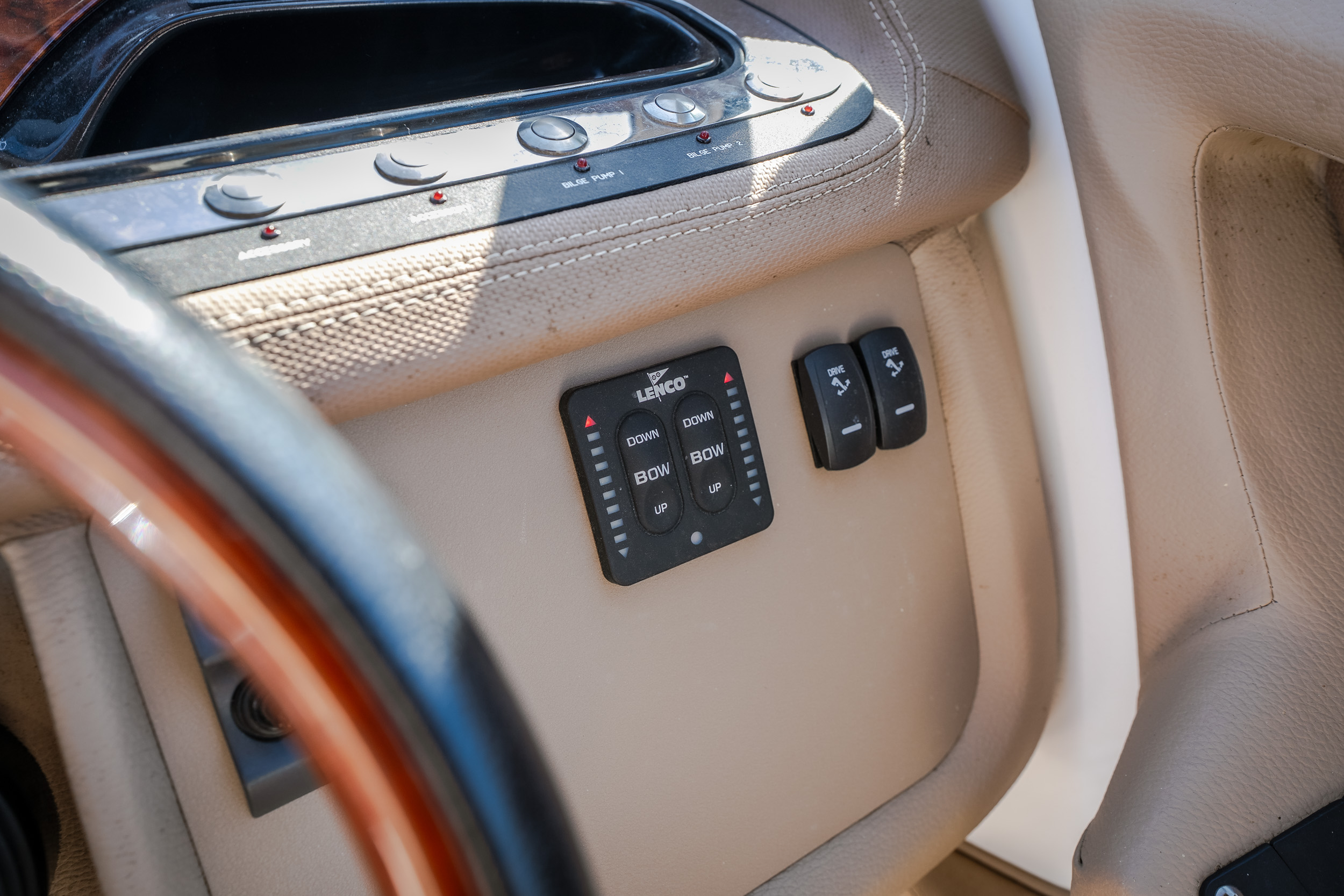 2010 Cobalt 302 - Image 40
