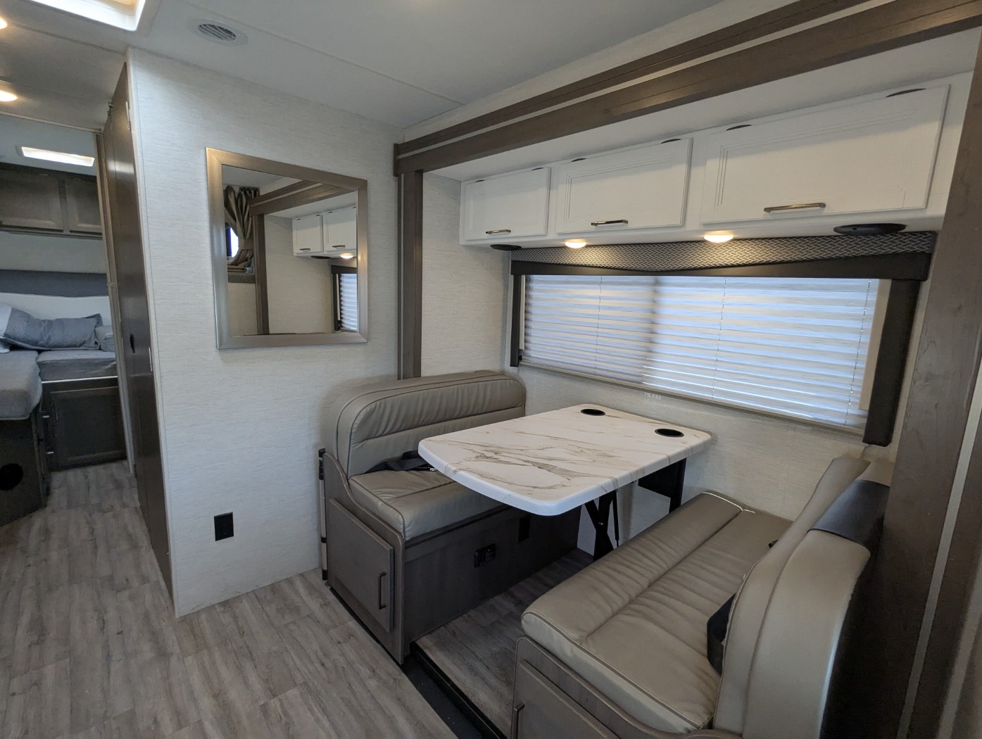 2025 Thor Motor Coach Four Winds 25V - Image 12
