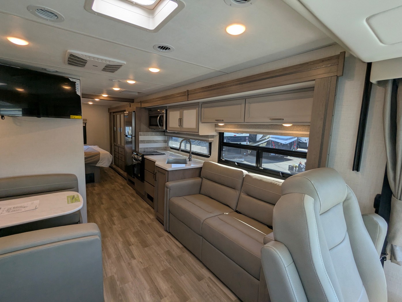 2027 Thor Motor Coach Windsport 29L - Image 17
