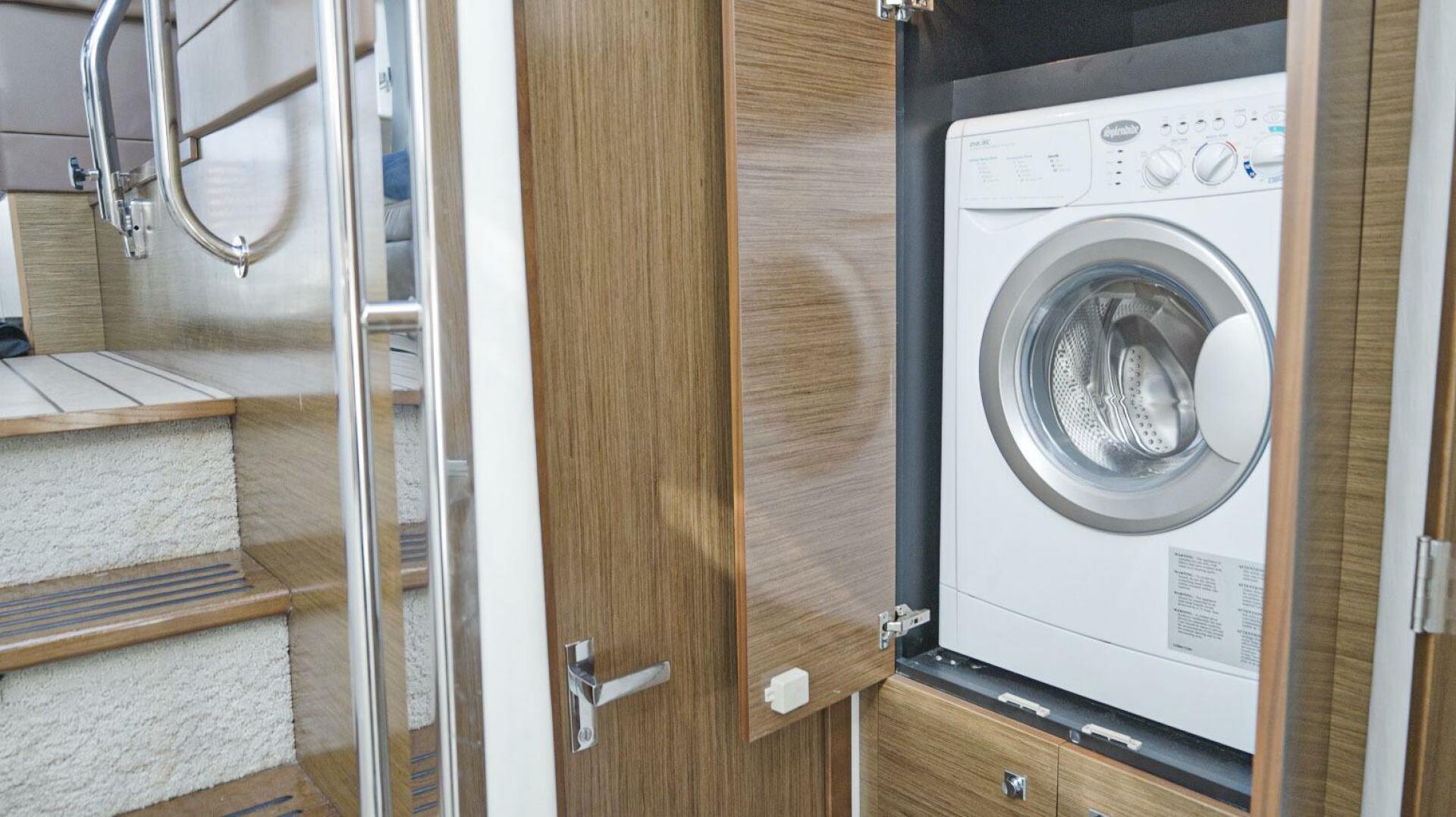 2014 Cruisers Yachts 45 Cantius - Image 55