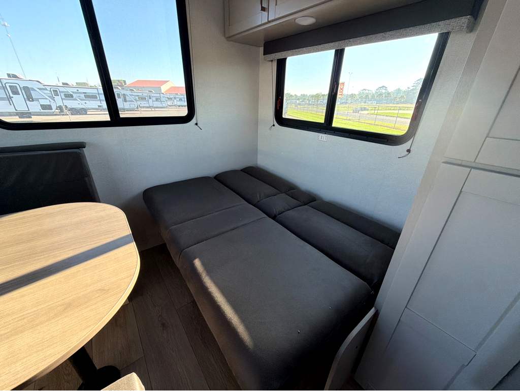 2027 Jayco Jay Flight SLX 210QB - Image 21