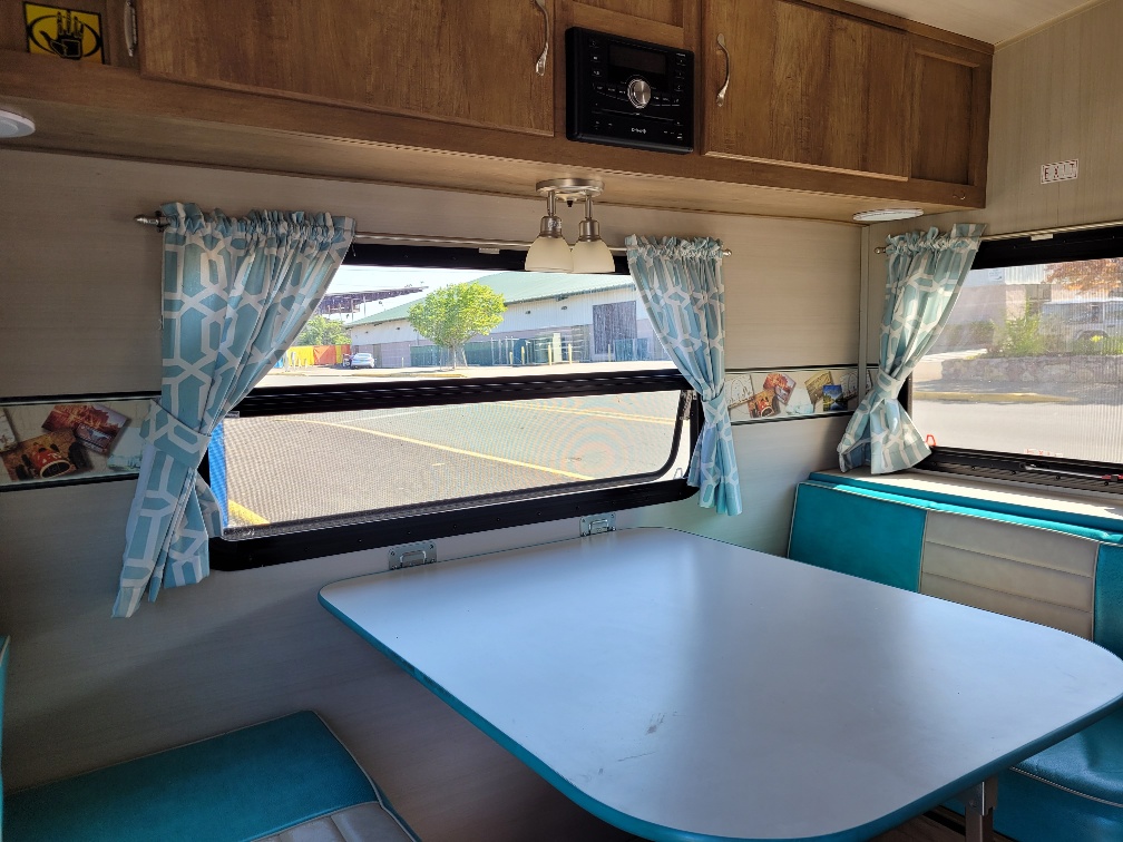2017 Gulf Stream Vintage Cruiser 19ERD - Image 5