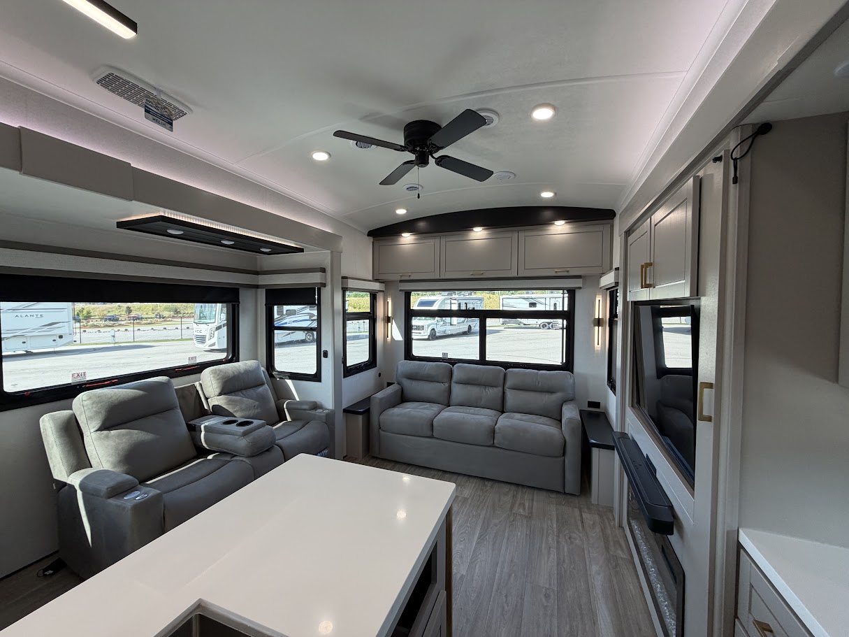 2027 JAYCO NORTH POINT 361RLBH - Image 30