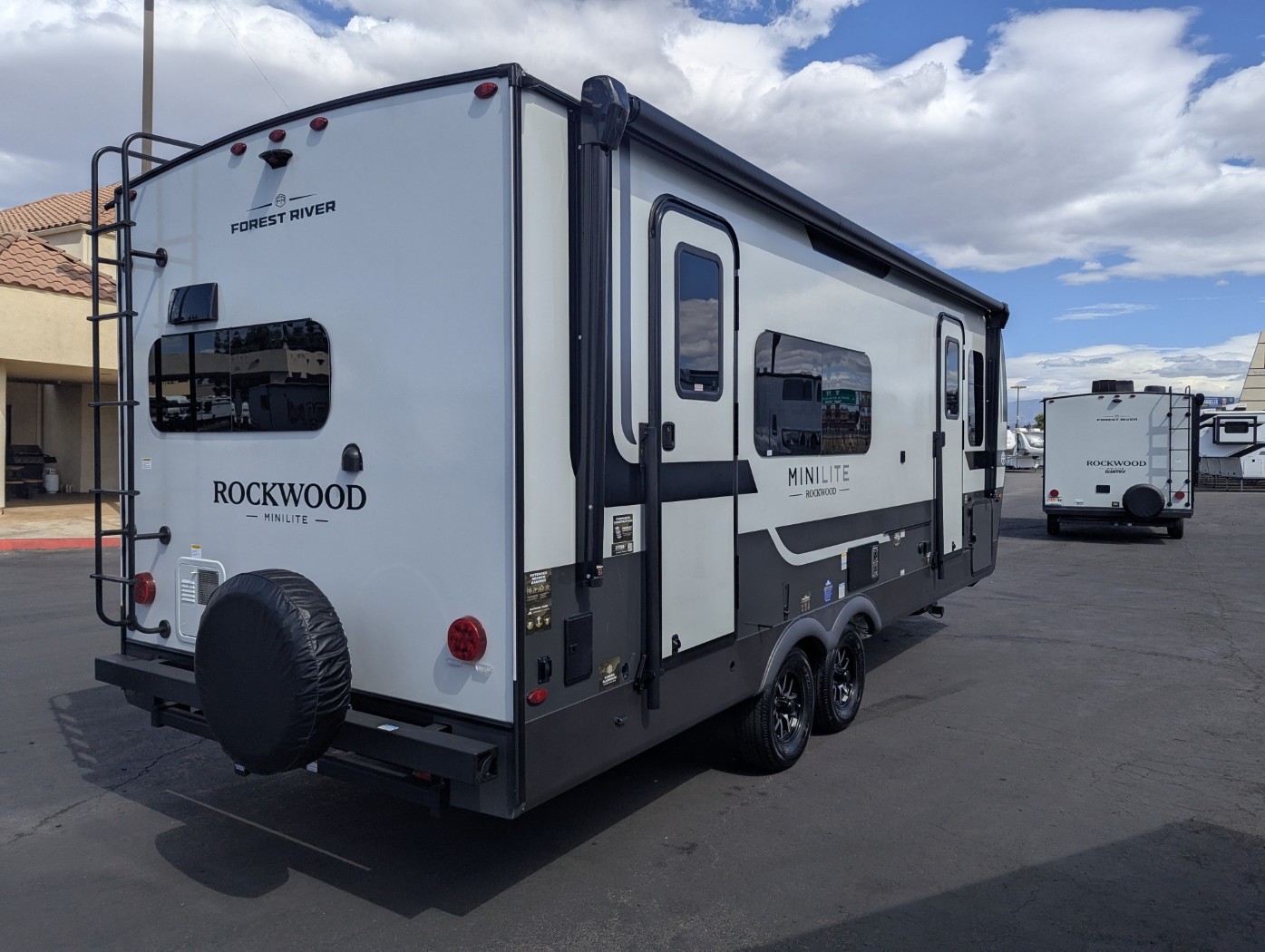 2027 Forest River Rockwood Mini Lite 2515S - Image 8