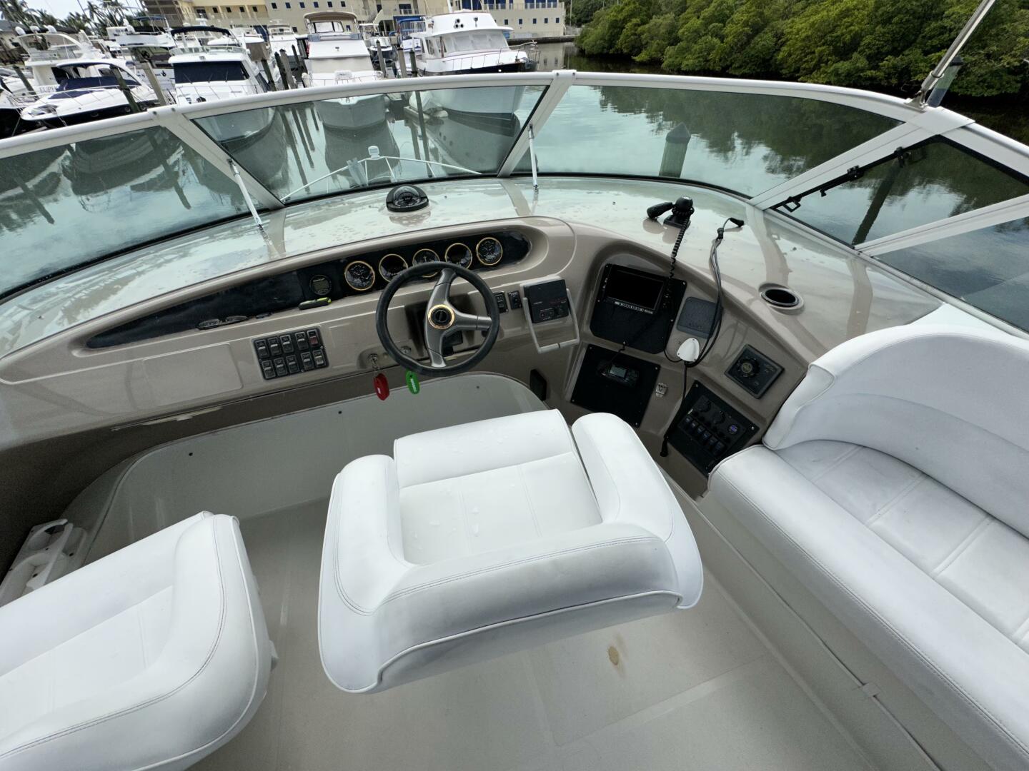 1999 Carver 450 Pilothouse - Image 15
