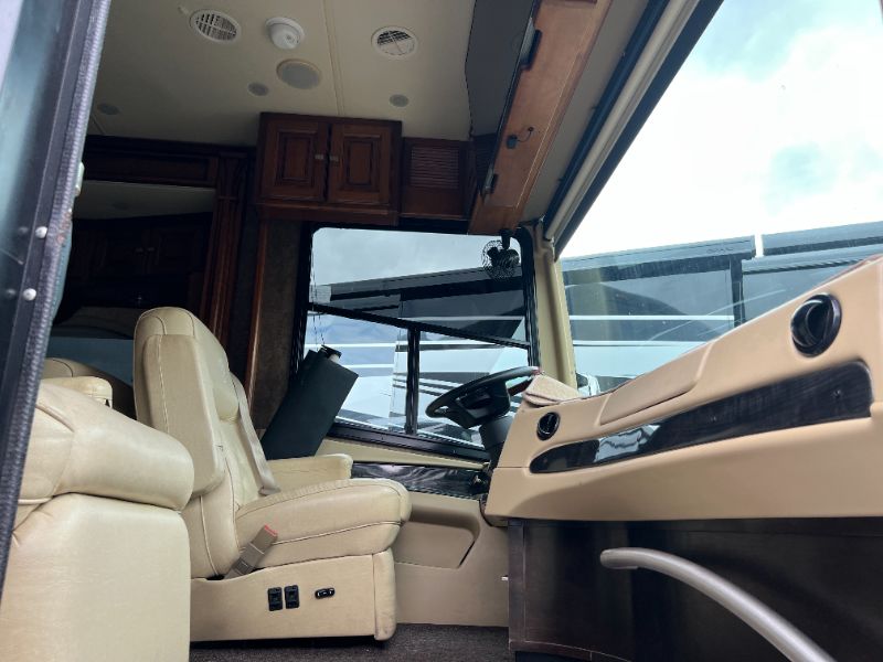 2014 Tiffin Allegro Bus 37 AP - Image 3