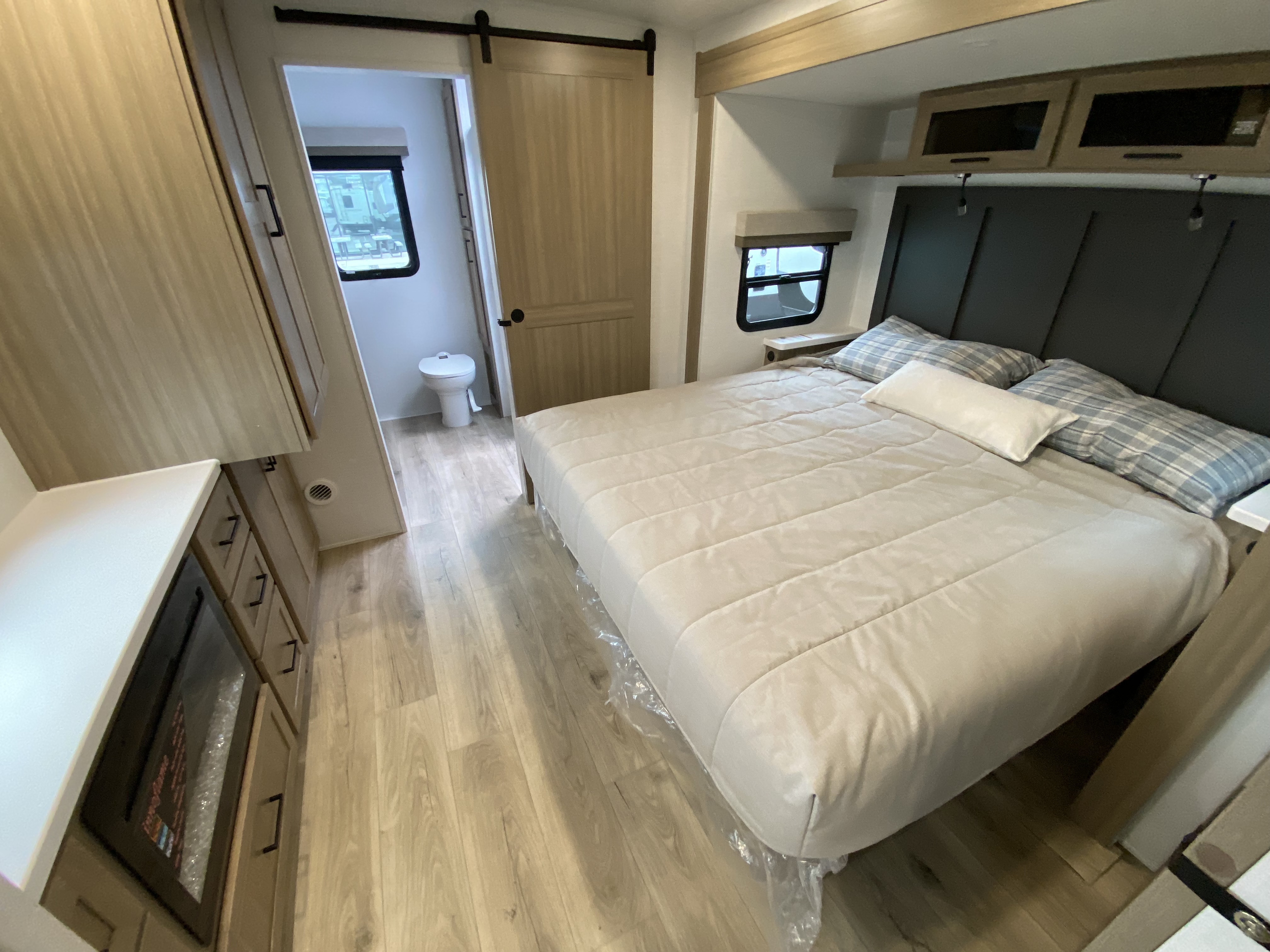 2027 Forest River Rockwood Ultra Lite 2623MBR - Image 18
