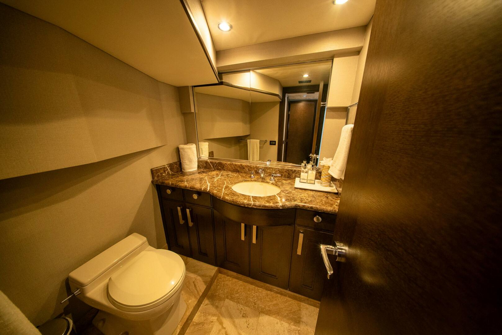 1992 Crescent Custom Yachts Custom - Image 23