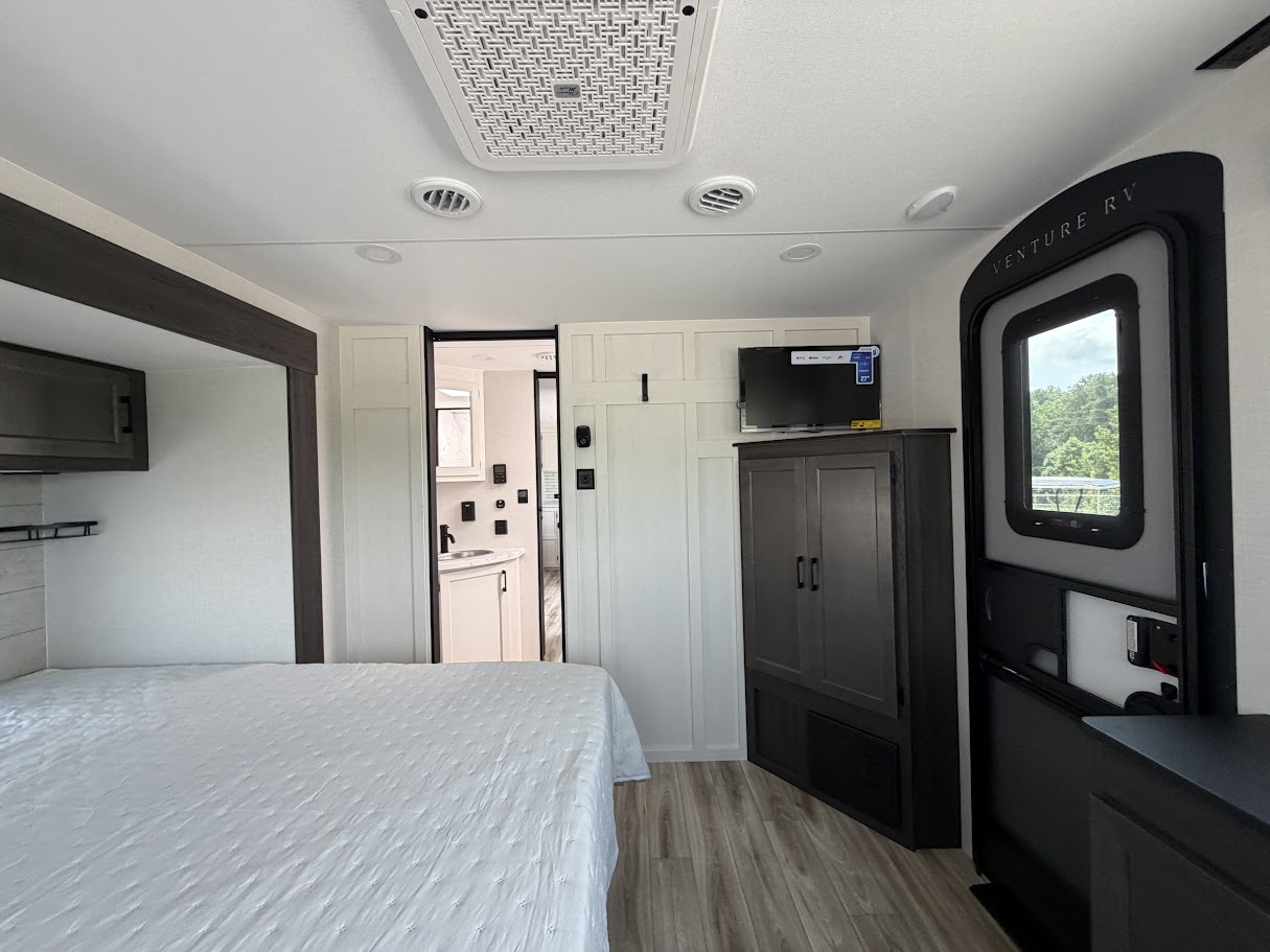 2027 VENTURE RV STRATUS 262VFK - Image 40