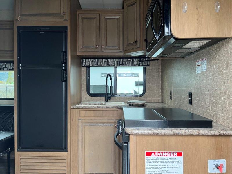 2016 Cruiser RV Stryker ST-2812 - Image 3
