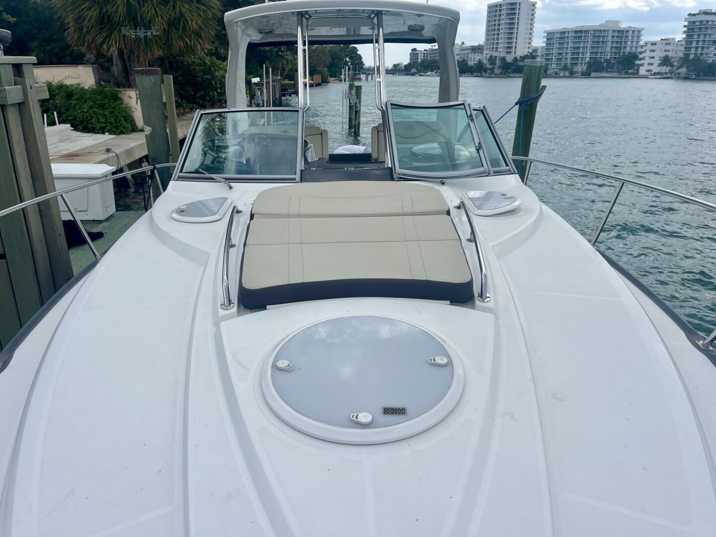 2016 Monterey 335 Sport Yacht - Image 14