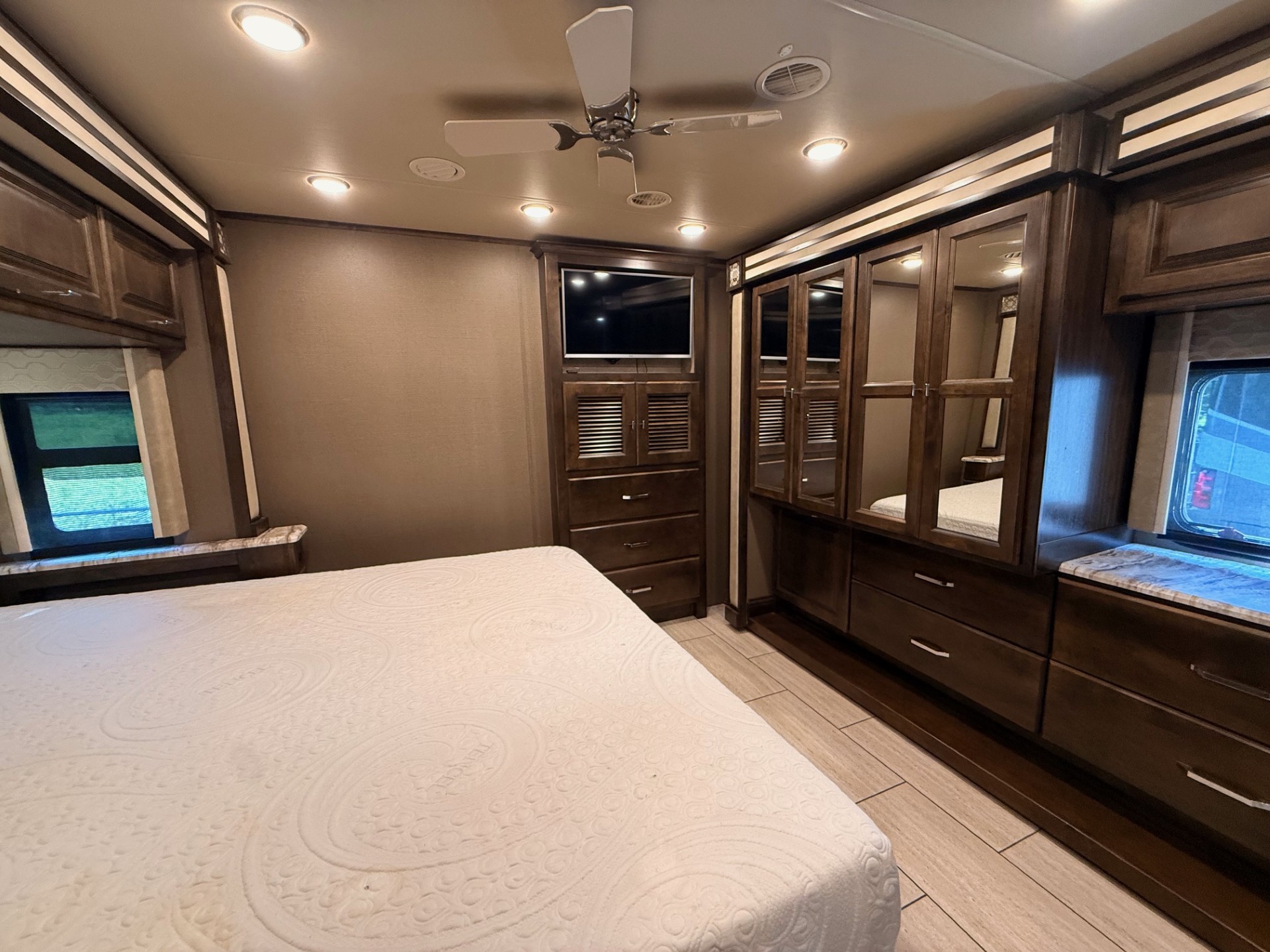 2019 TIFFIN ALLEGRO 34PA - Image 15