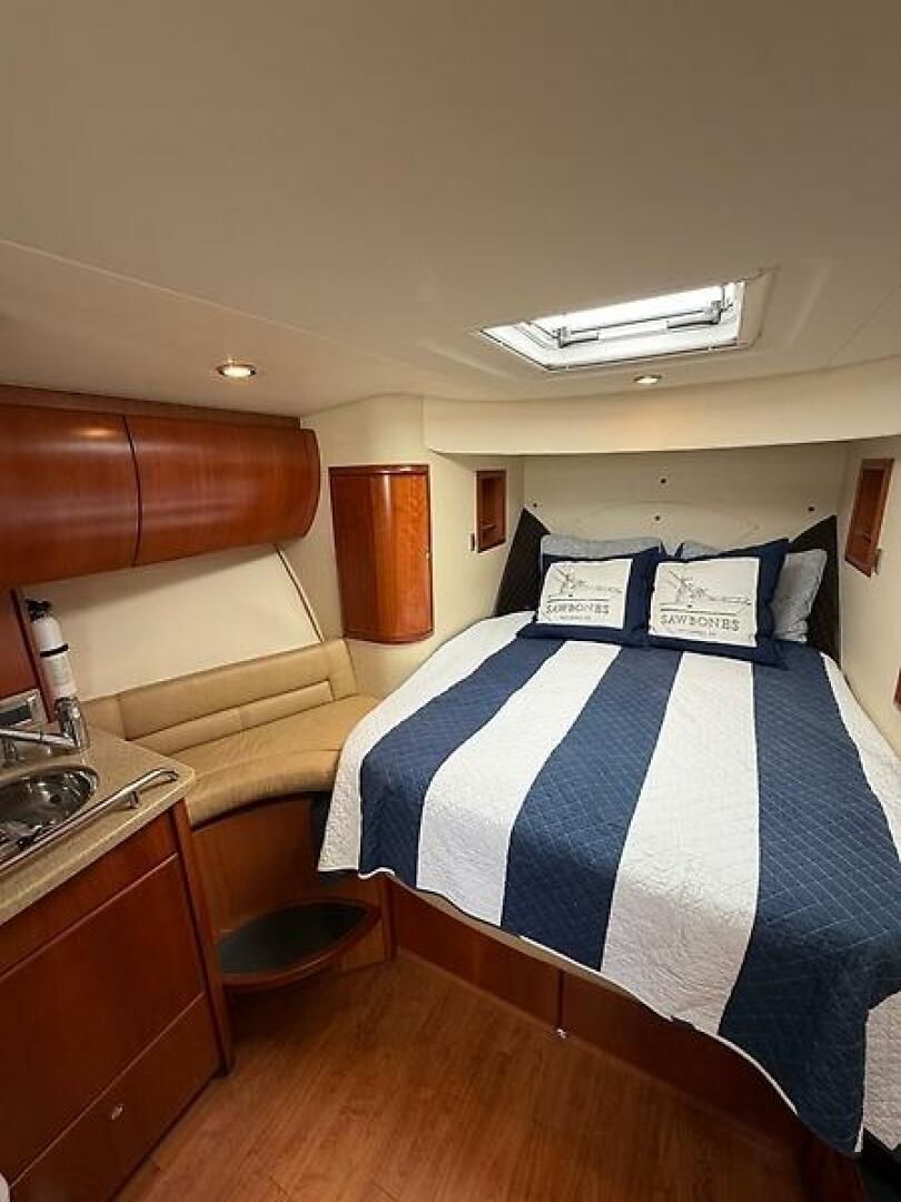 2011 Luhrs 37 IPS Canyon Series - Image 20