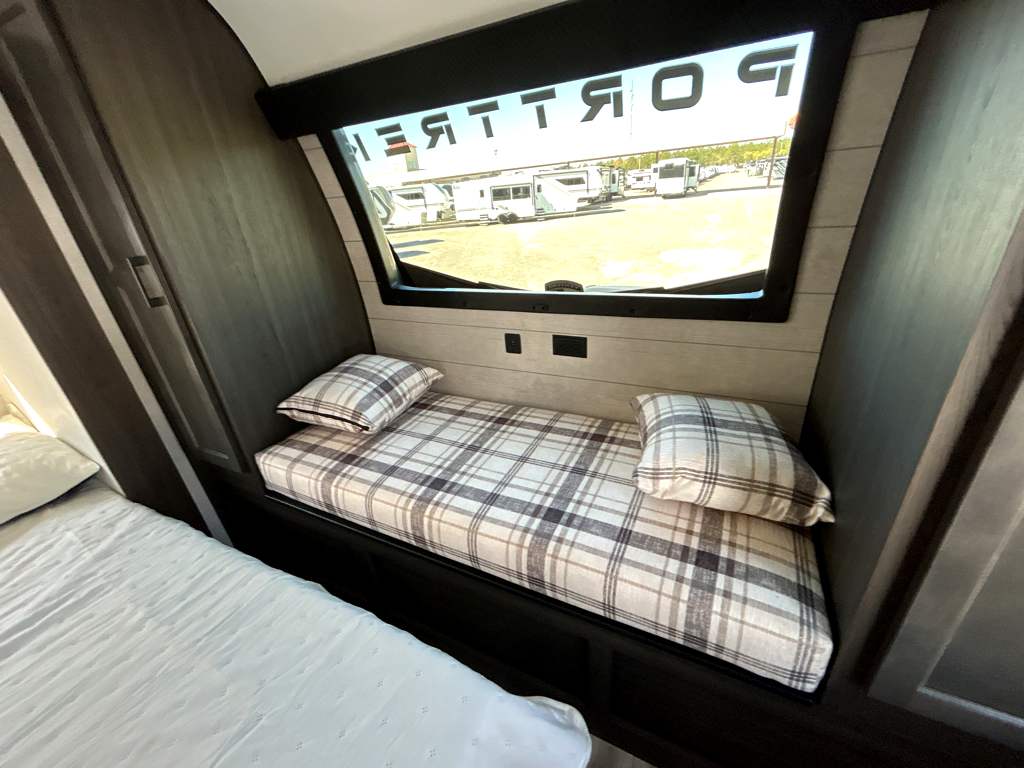 2026 VENTURE RV SPORTTREK 353VIK - Image 28